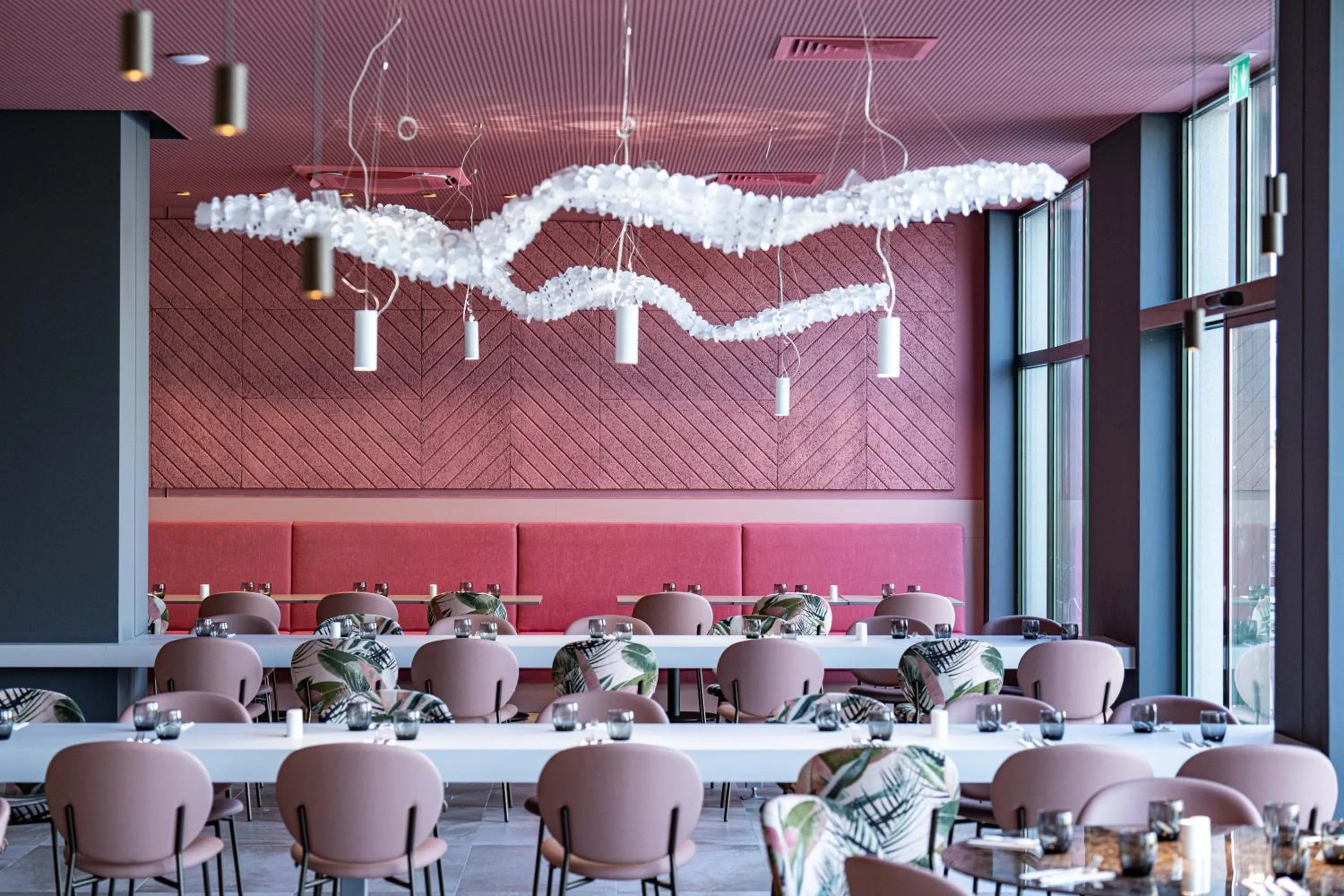 Restaurant/places to eat in HVD Reina del Mar - Premium Spa Service & Free Parking