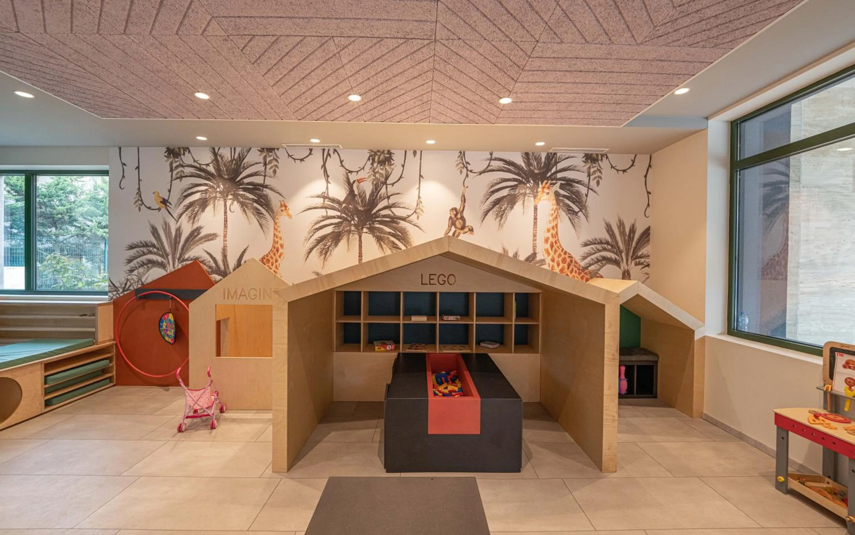 children in HVD Reina del Mar - Premium Spa Service & Free Parking