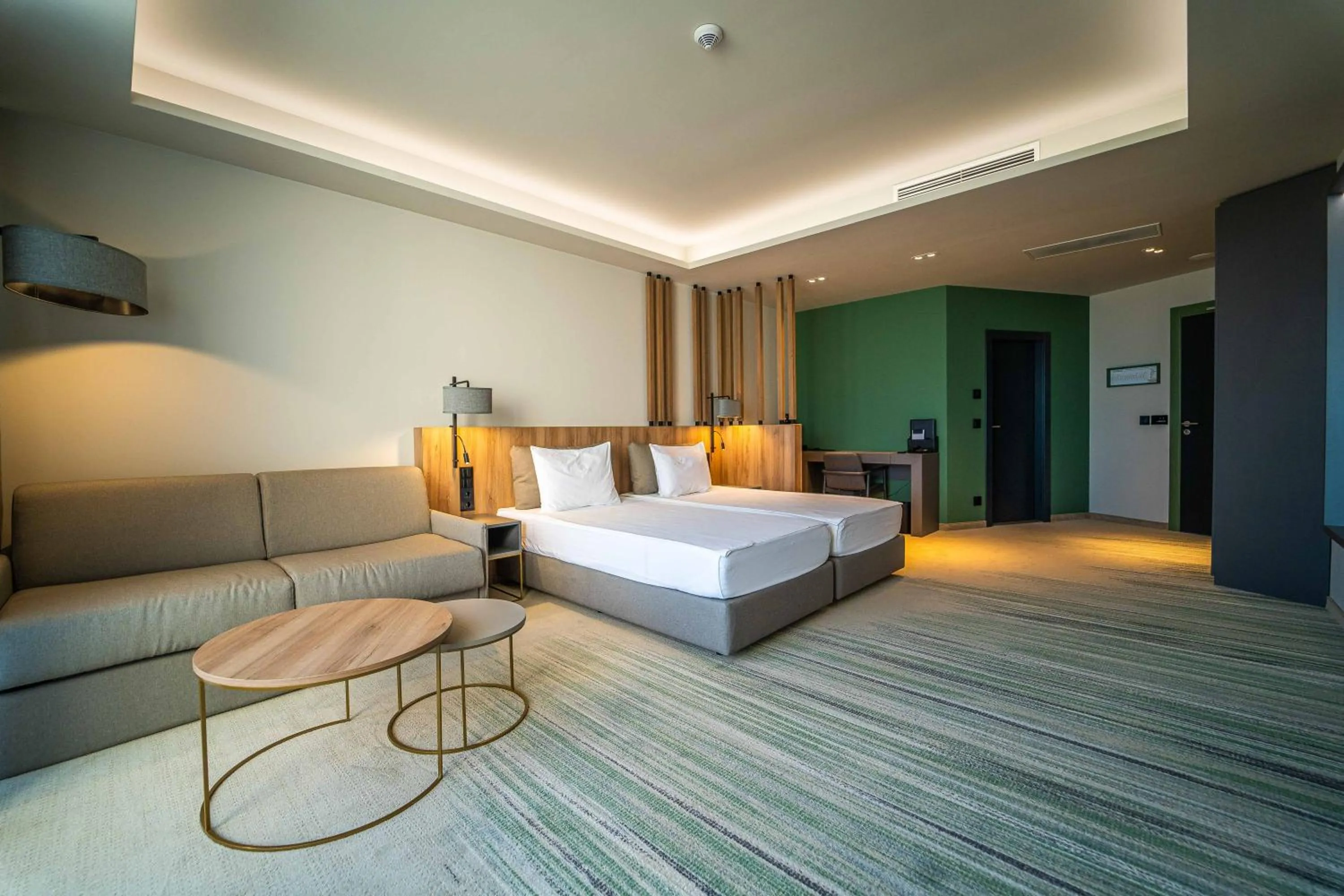 Bed in HVD Reina del Mar - Premium Spa Service & Free Parking