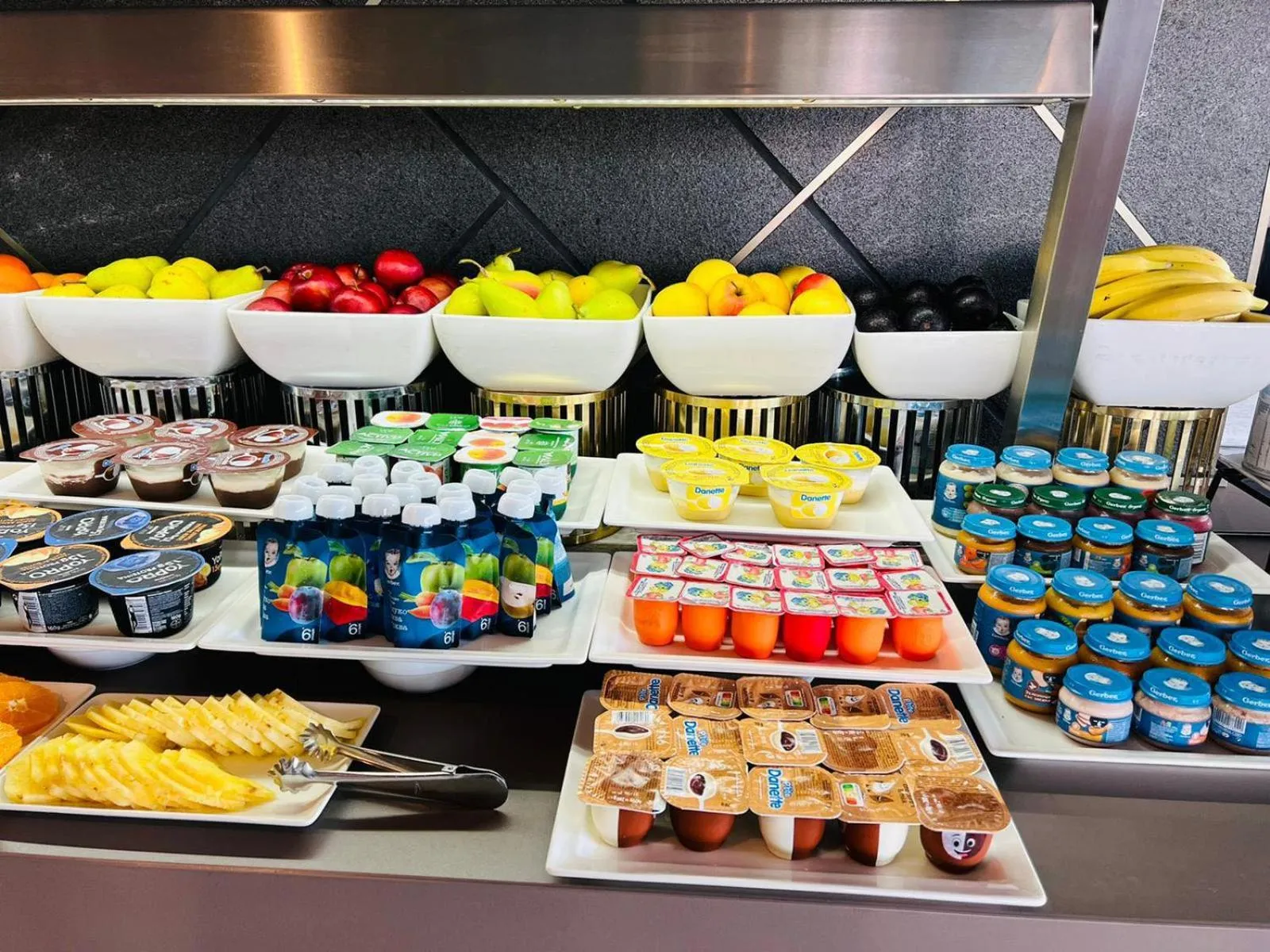 Restaurant/places to eat in HVD Reina del Mar - Premium Spa Service & Free Parking