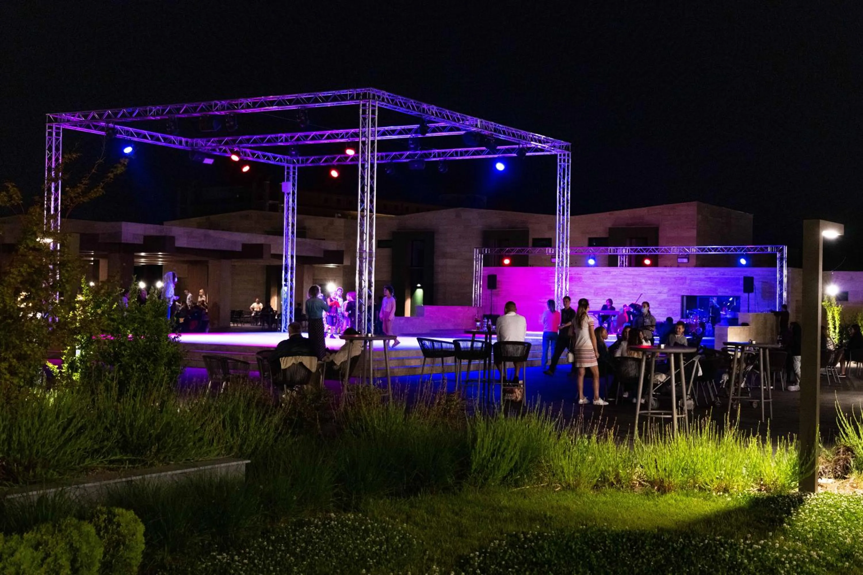 Night in HVD Reina del Mar - Premium Spa Service & Free Parking