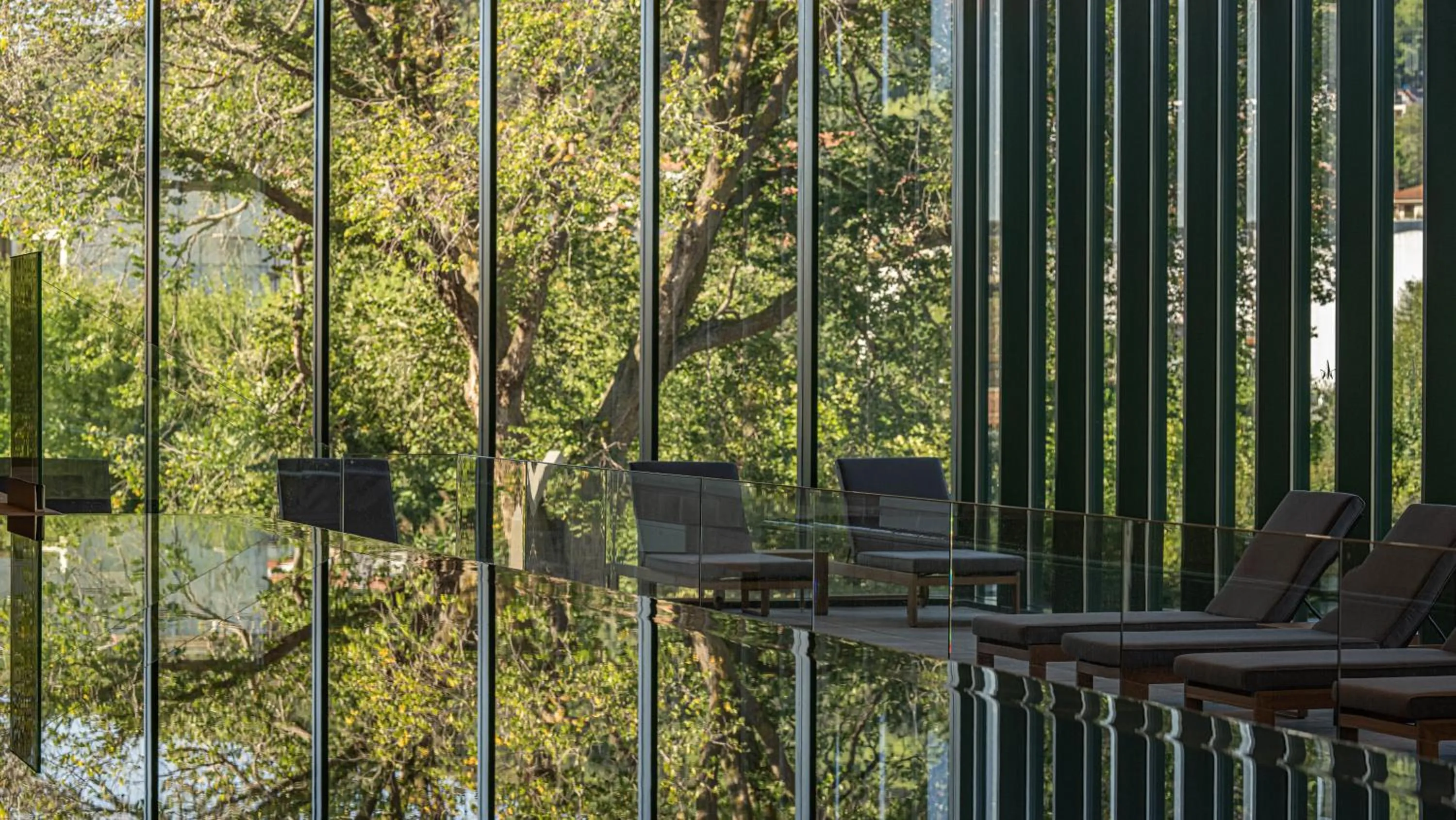 Swimming pool in HVD Reina del Mar - Premium Spa Service & Free Parking