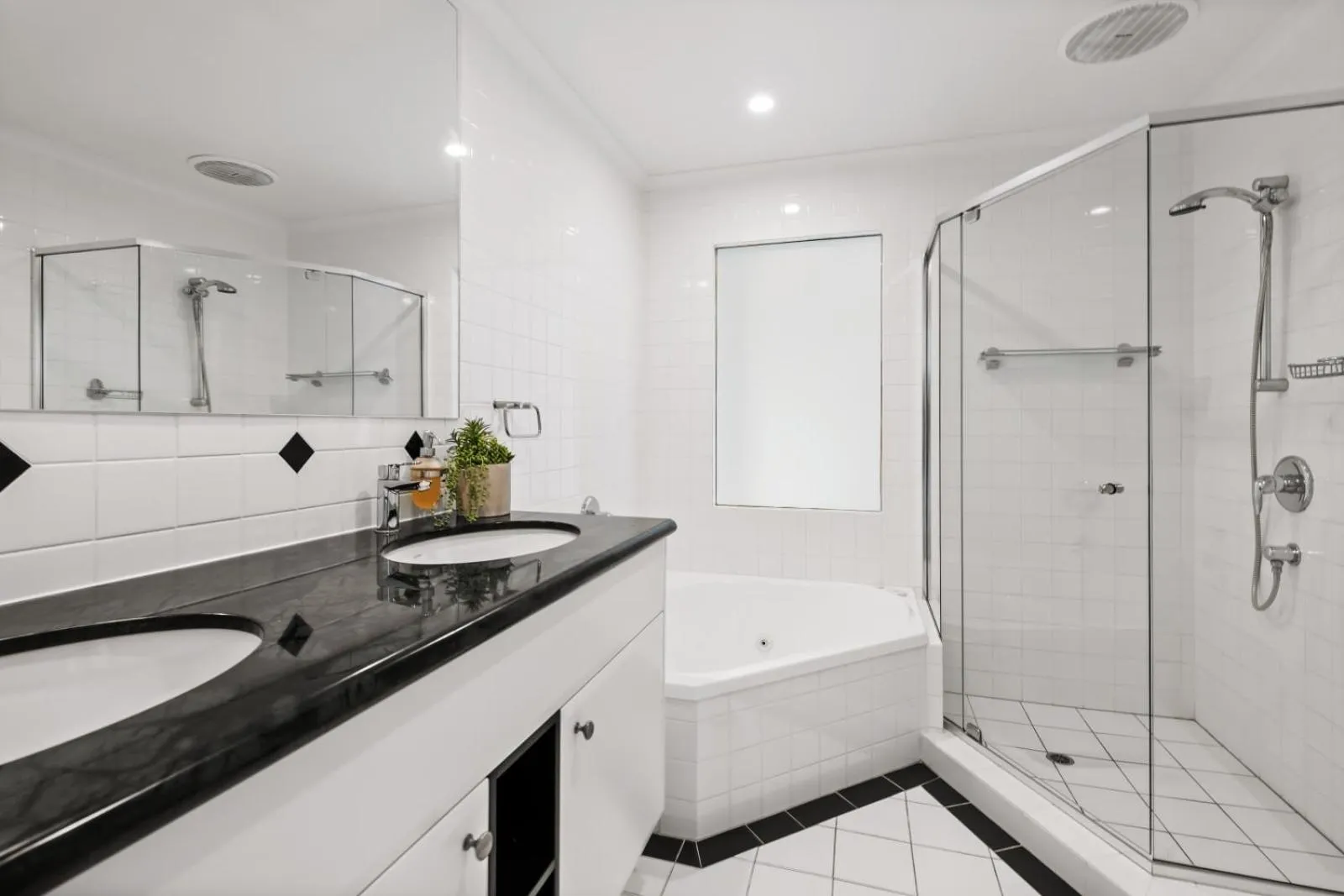 Bathroom in Papillon Coolum