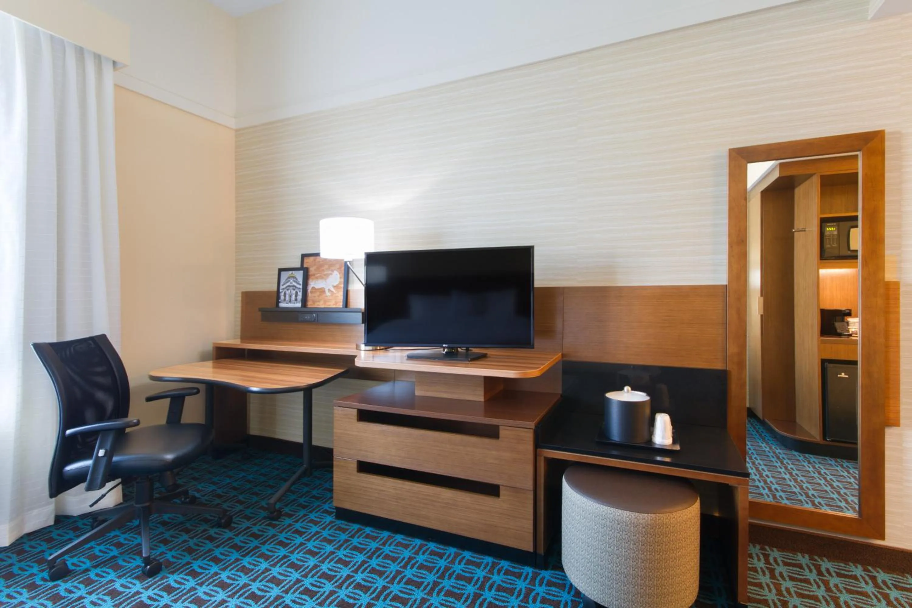Living room in Fairfield Inn & Suites by Marriott Buffalo Amherst/University