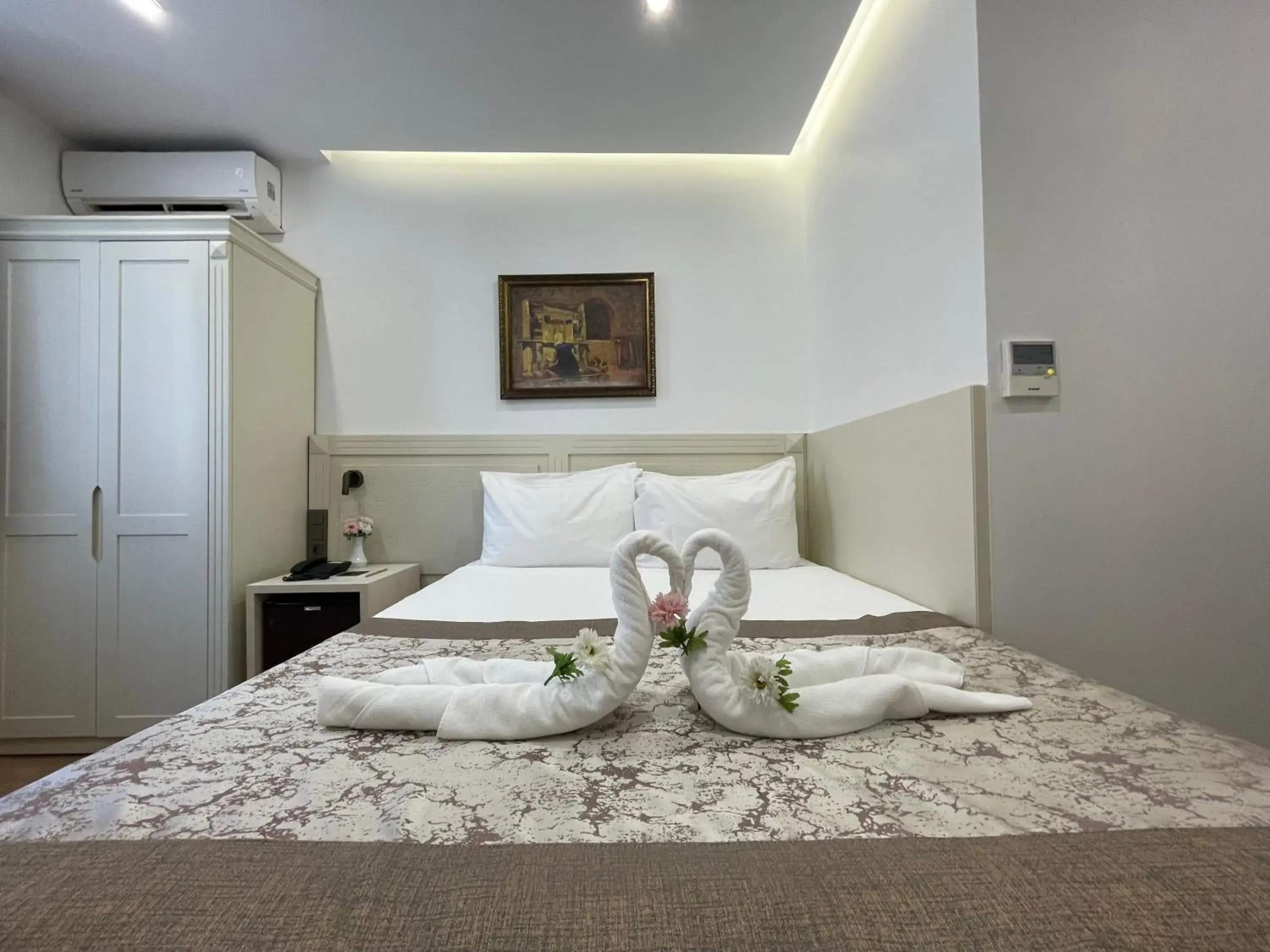 Drinks, Bed in Gul Hotel Drinks, Bed in Gul Hotel