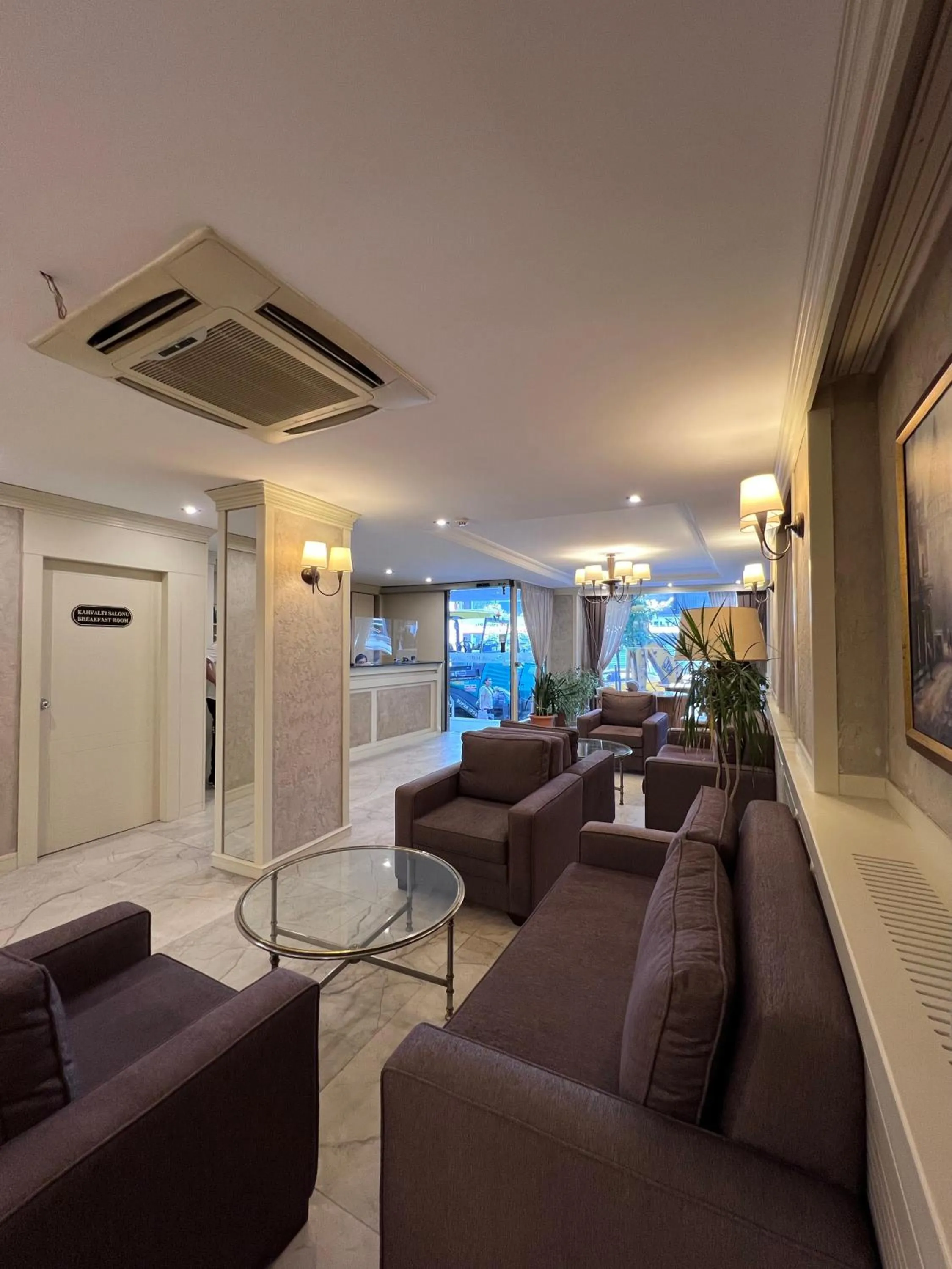 Lobby or reception in Gul Hotel