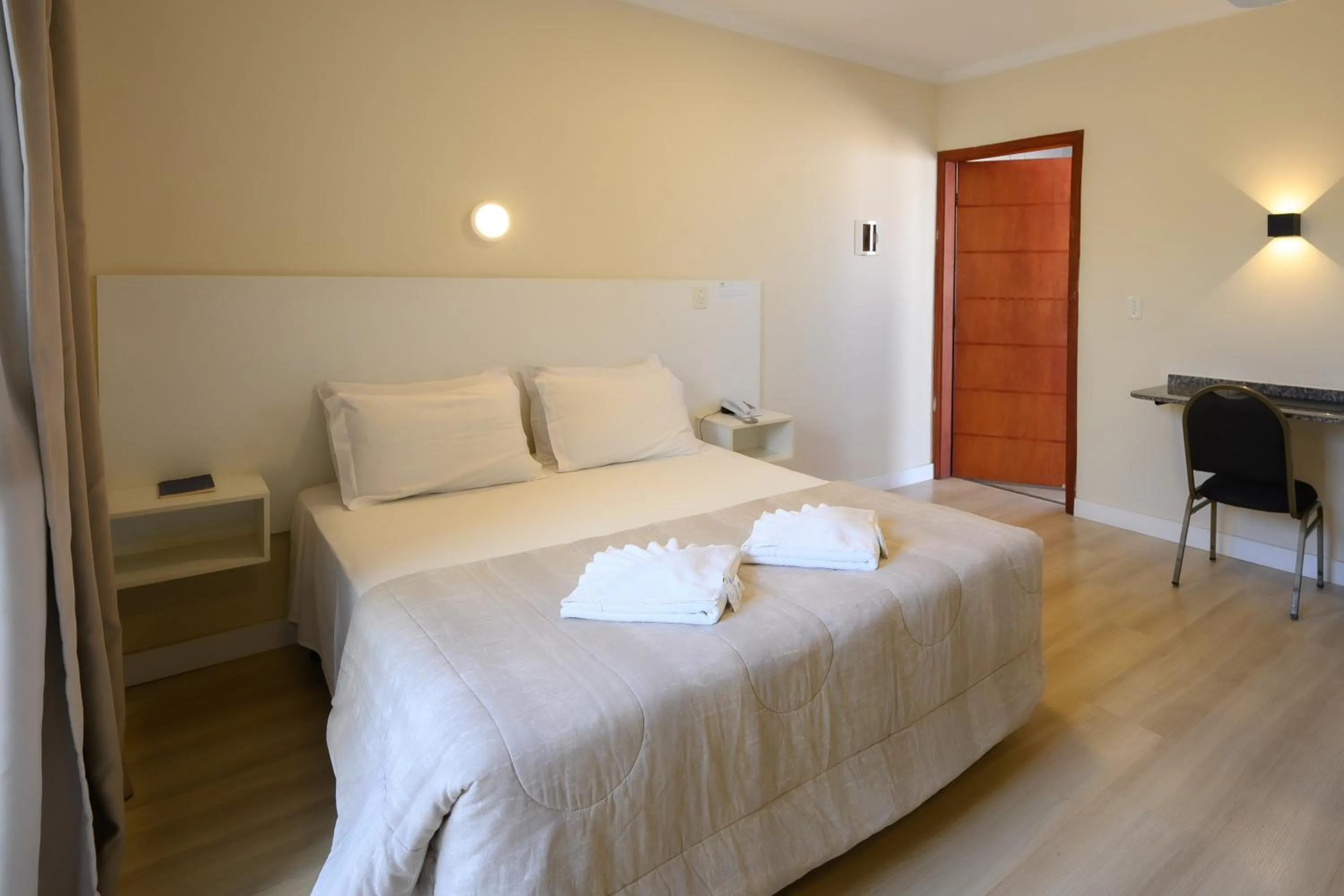 Bed in Colonial Flat Hotel