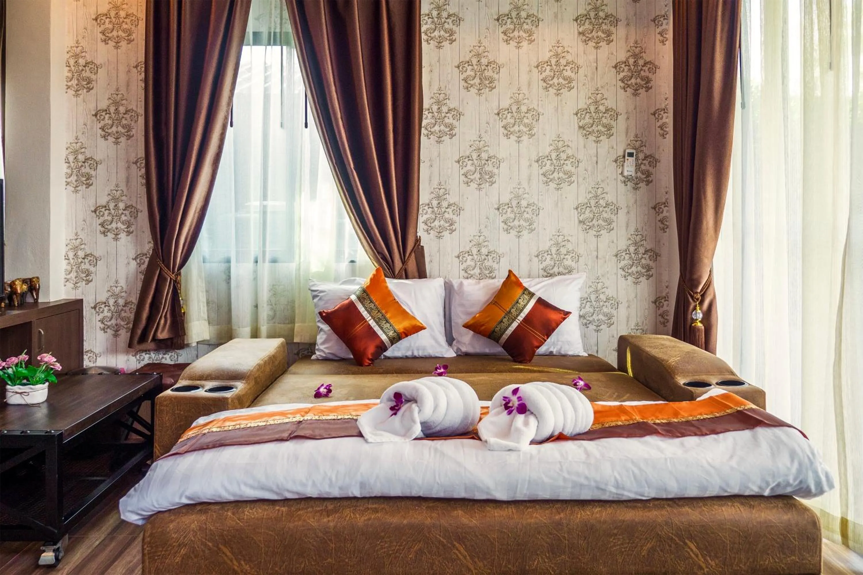 Bed in KG Private Pool Villas Soi 9