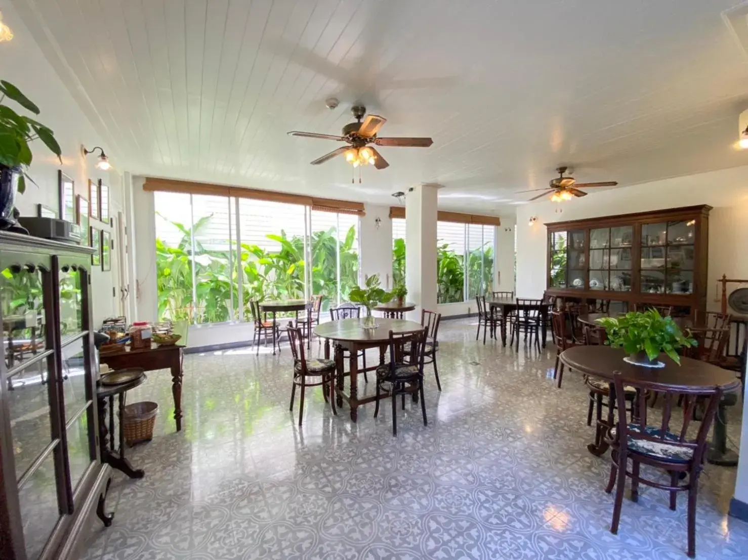 Restaurant/places to eat in SSIP Boutique Dhevej Bangkok Restaurant/places to eat in SSIP Boutique Dhevej Bangkok