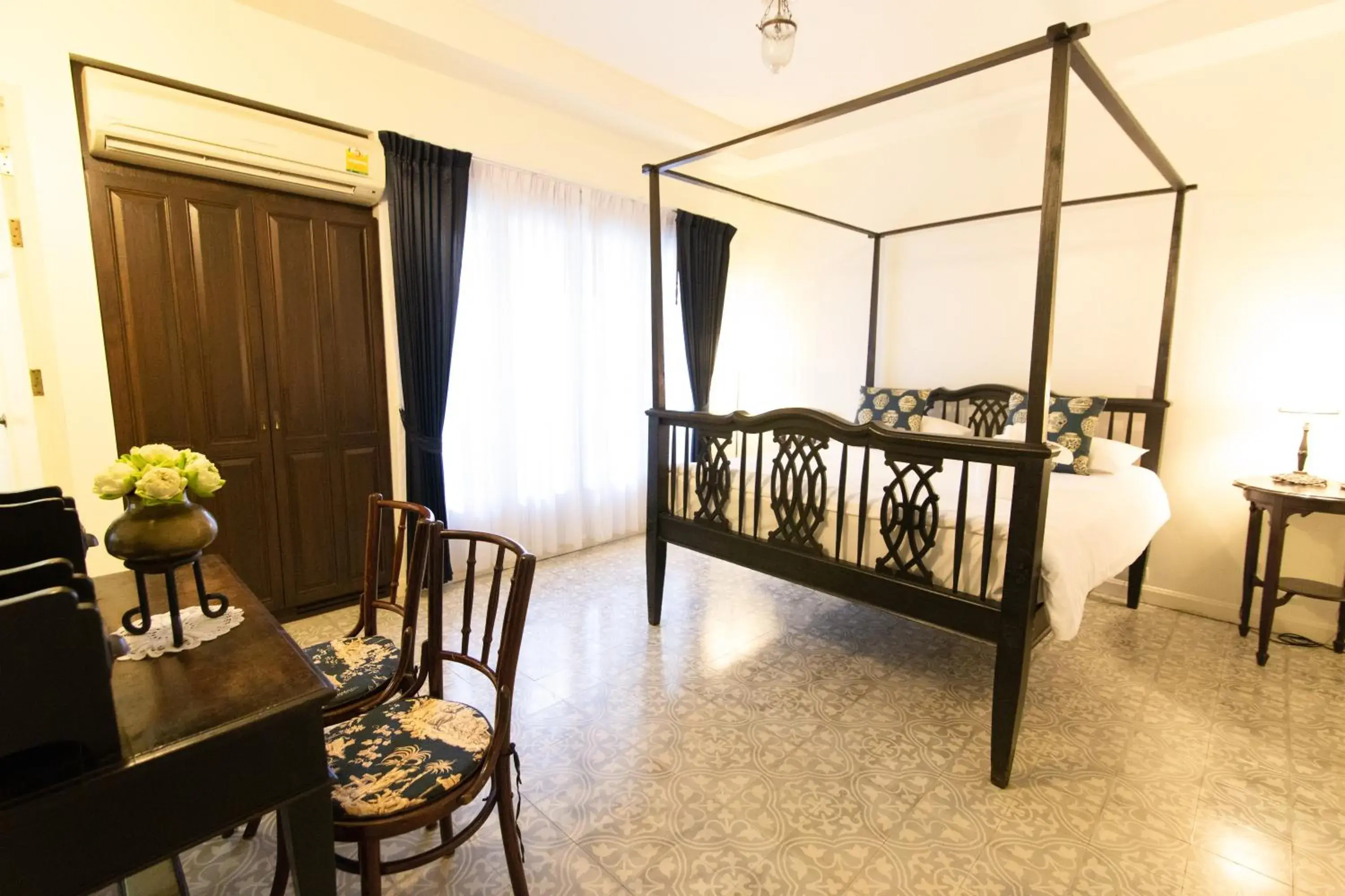 Photo of the whole room, Bed in SSIP Boutique Dhevej Bangkok Photo of the whole room, Bed in SSIP Boutique Dhevej Bangkok