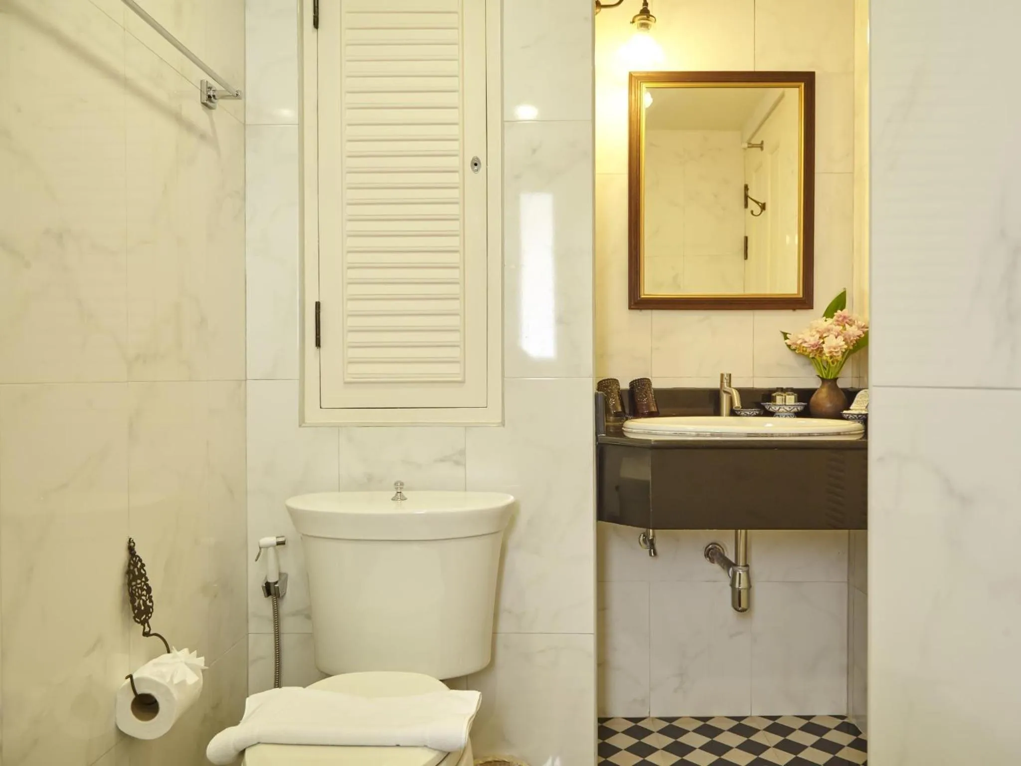 Toilet in SSIP Boutique Dhevej Bangkok