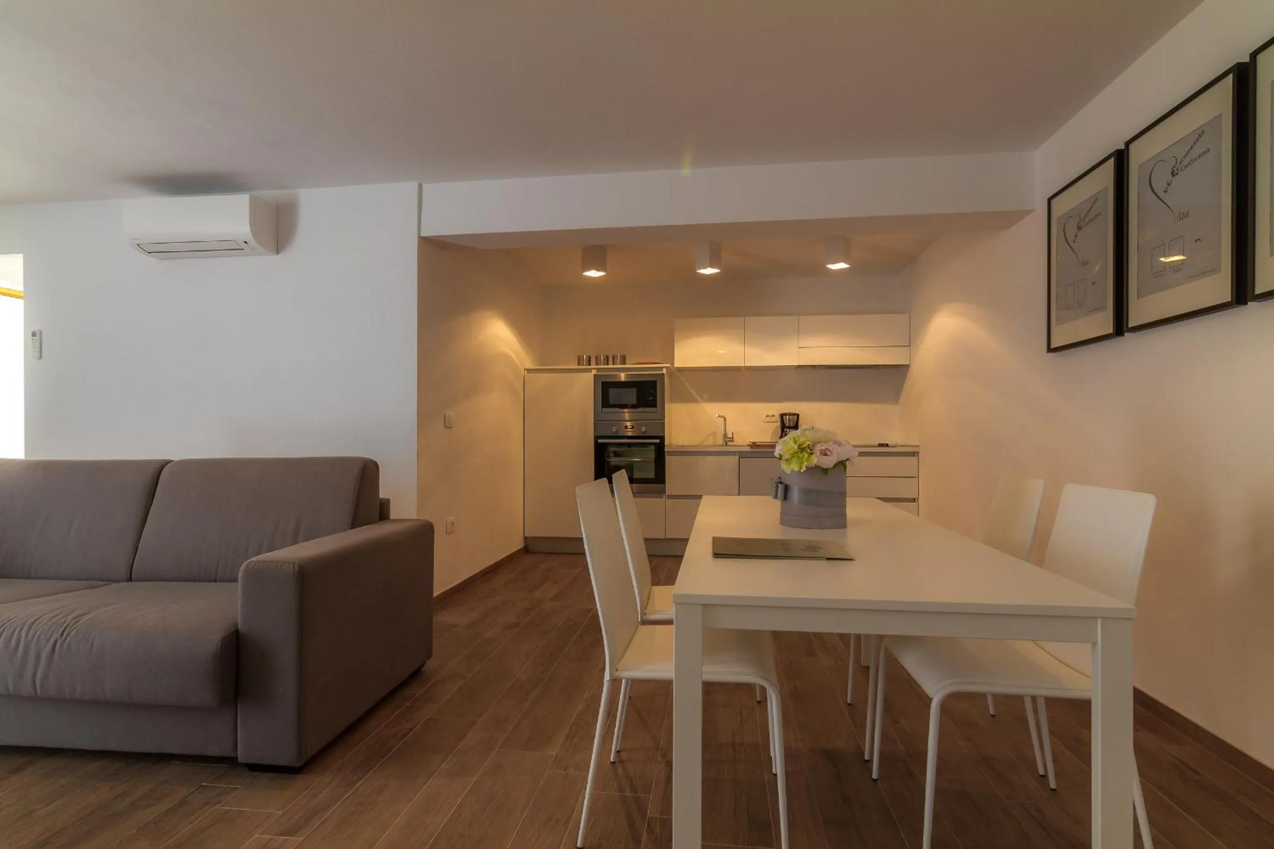 Dining area in Villa Royal
