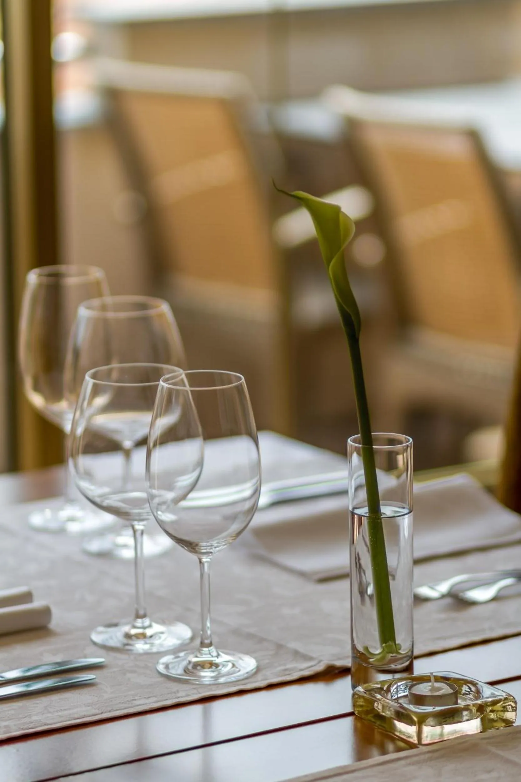 Restaurant/places to eat in Villa Royal