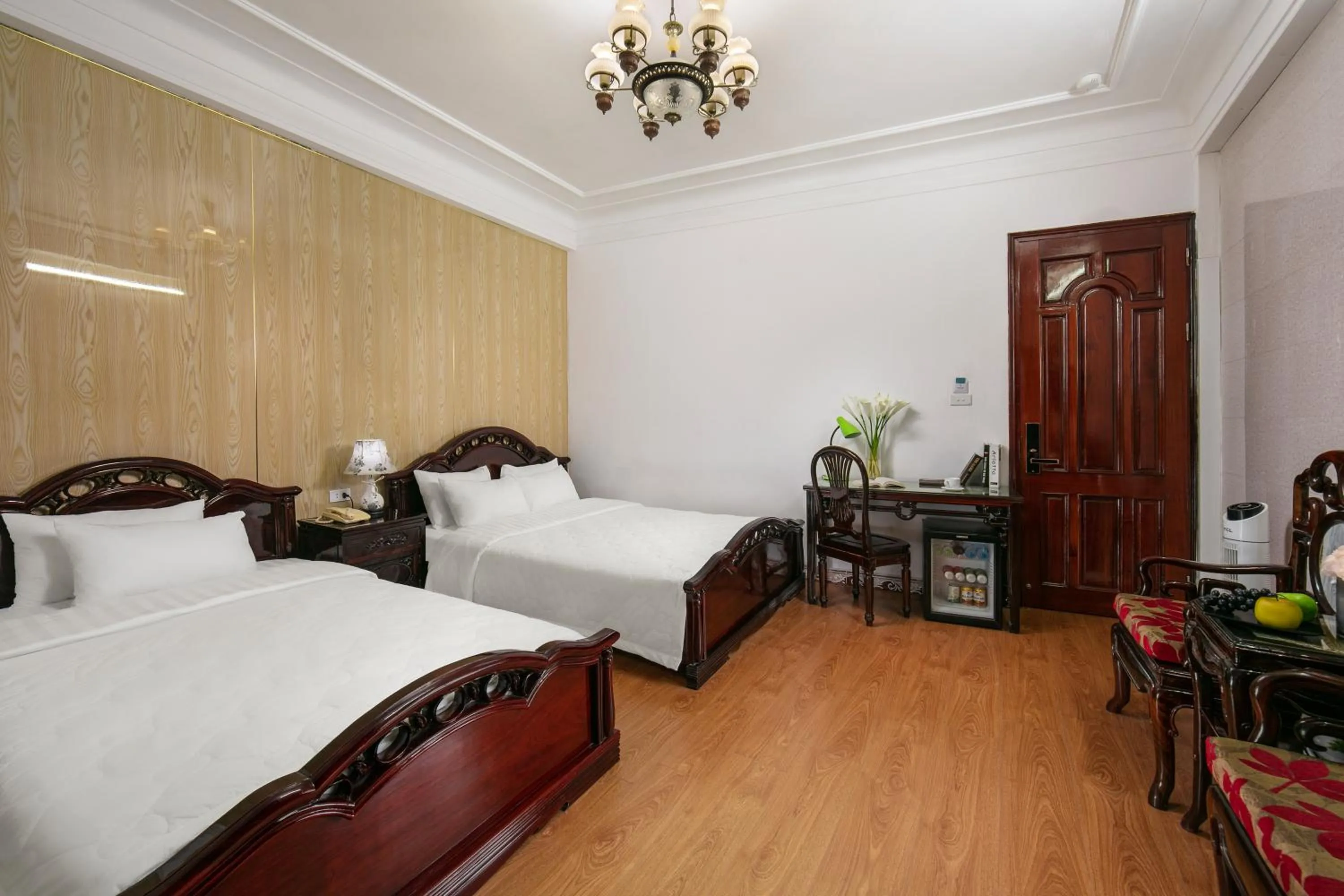 Photo of the whole room, Bed in Little Diamond Hotel