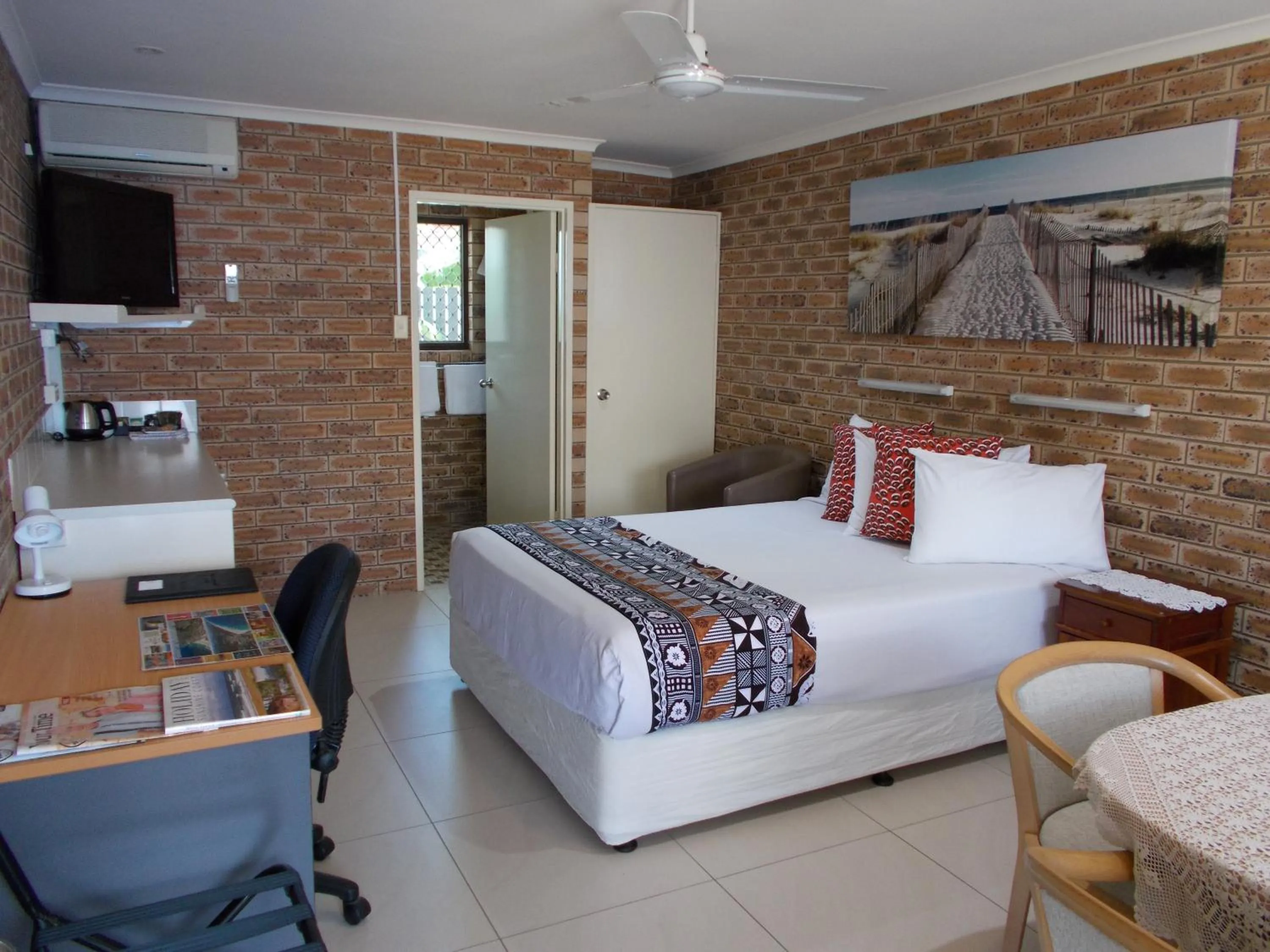 Bed in Sunshine Coast Airport Motel