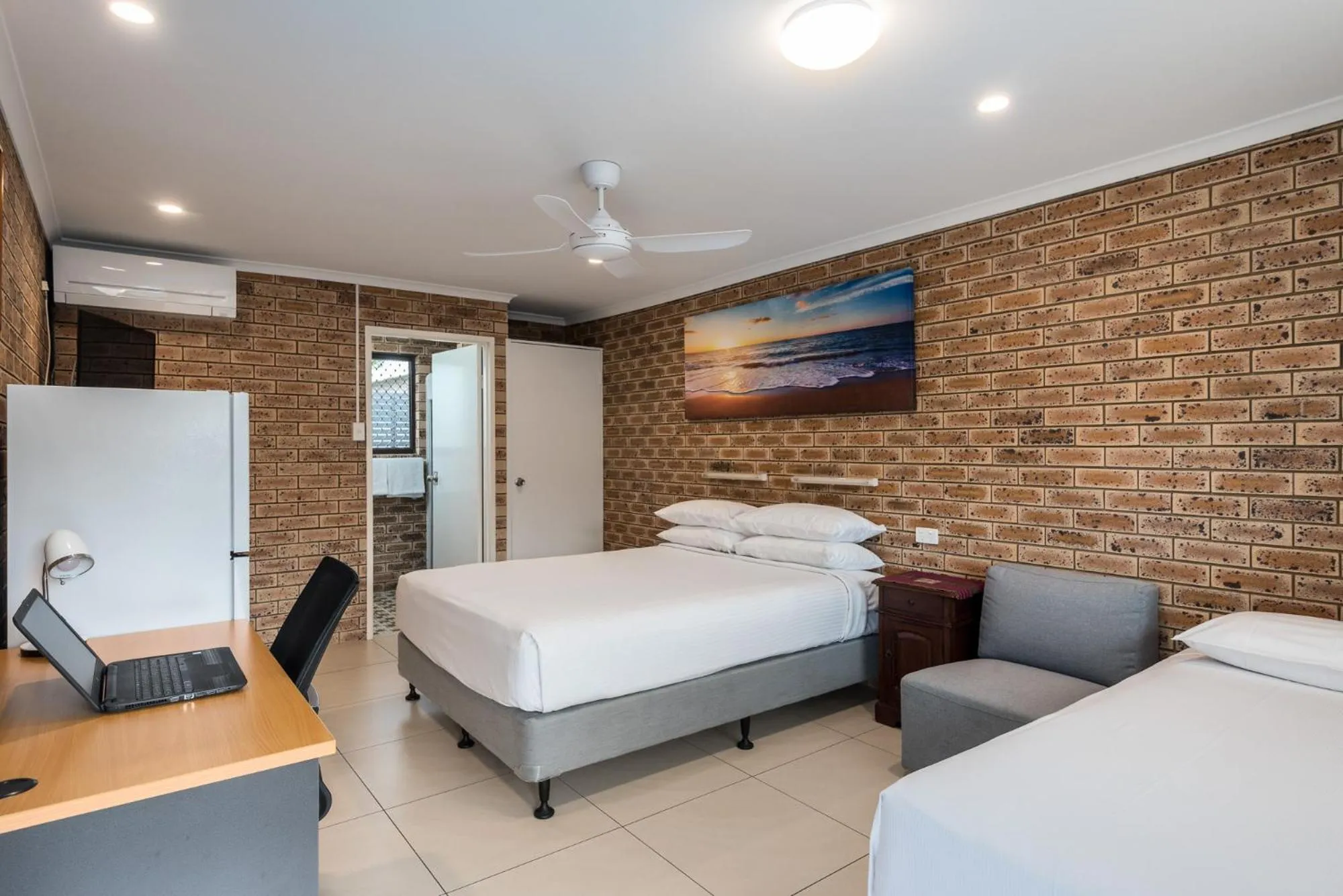 Photo of the whole room, Bed in Sunshine Coast Airport Motel