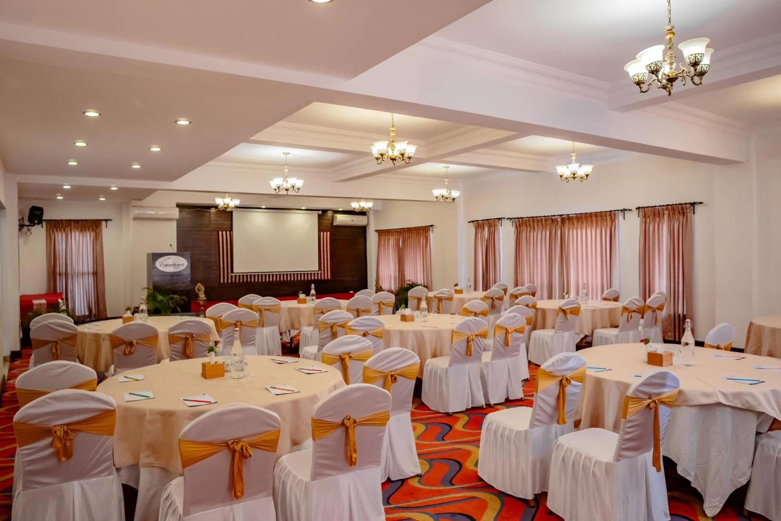 Meeting/conference room in Waterfront Resort by KGH Group