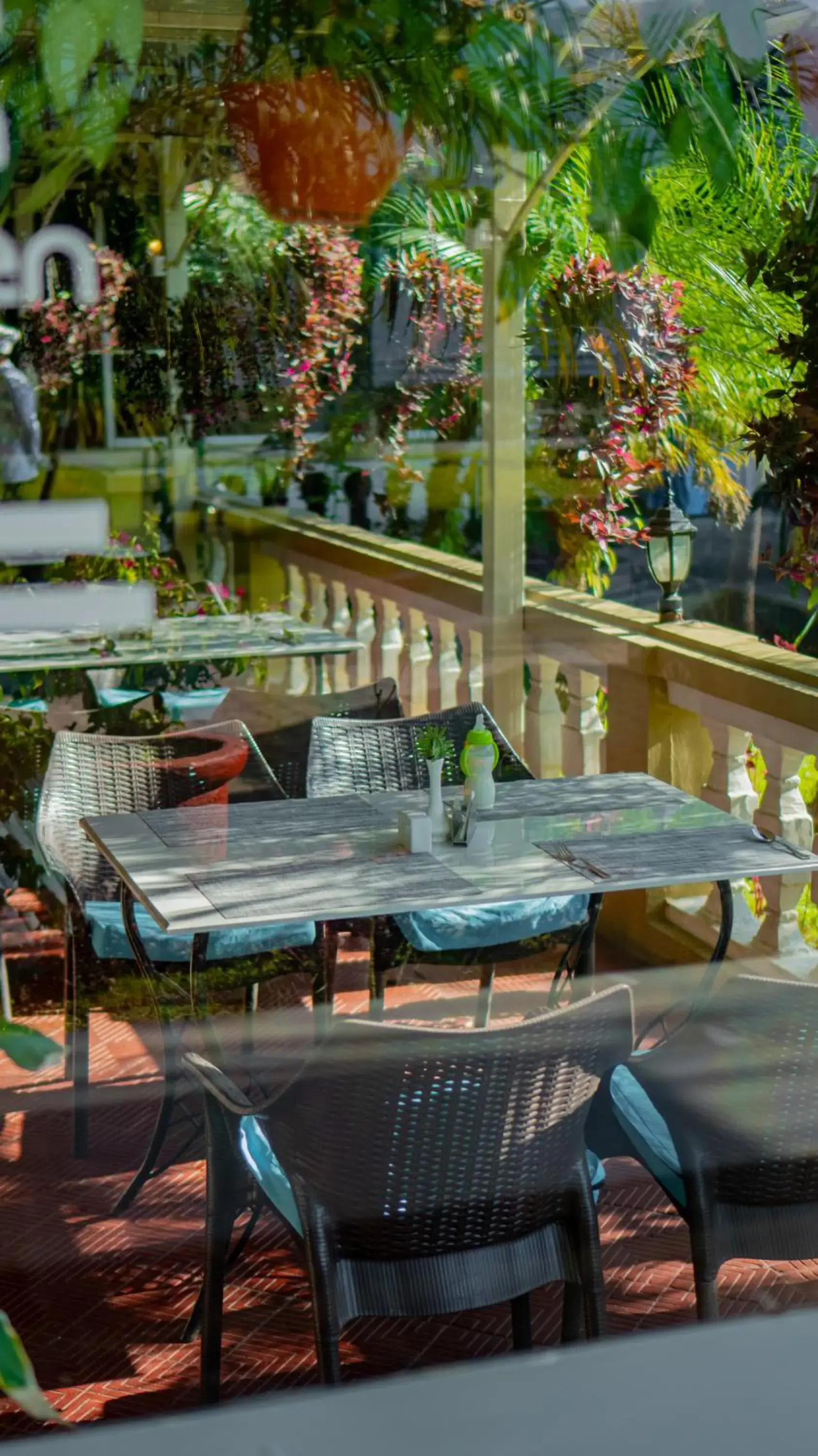 Restaurant/places to eat in Waterfront Resort by KGH Group Restaurant/places to eat in Waterfront Resort by KGH Group