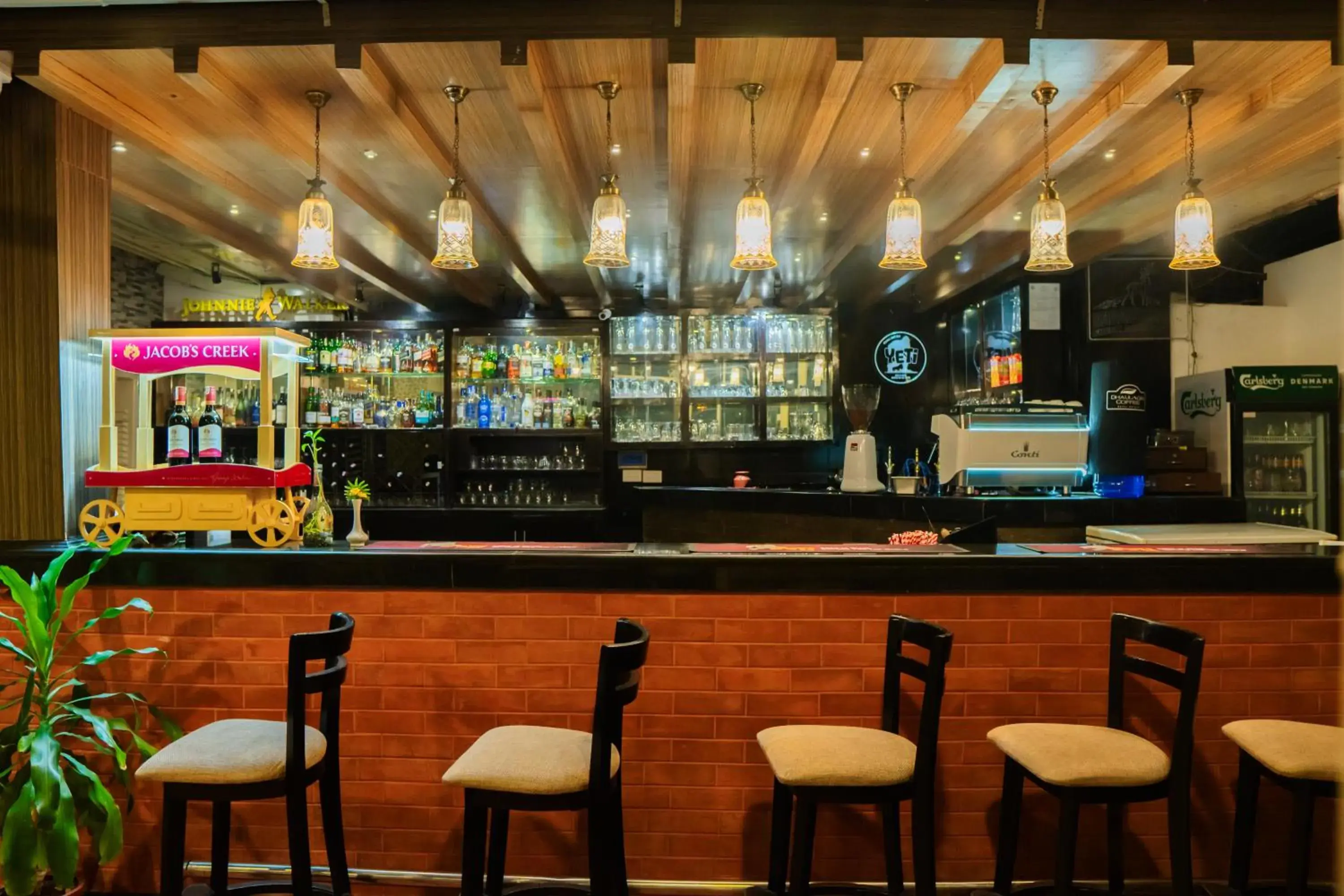 Lounge or bar in Waterfront Resort by KGH Group Lounge or bar in Waterfront Resort by KGH Group