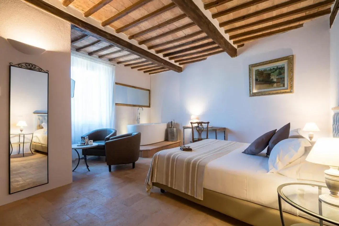 Deluxe Double Room with Bath in Dimora delle Muse Deluxe Double Room with Bath in Dimora delle Muse