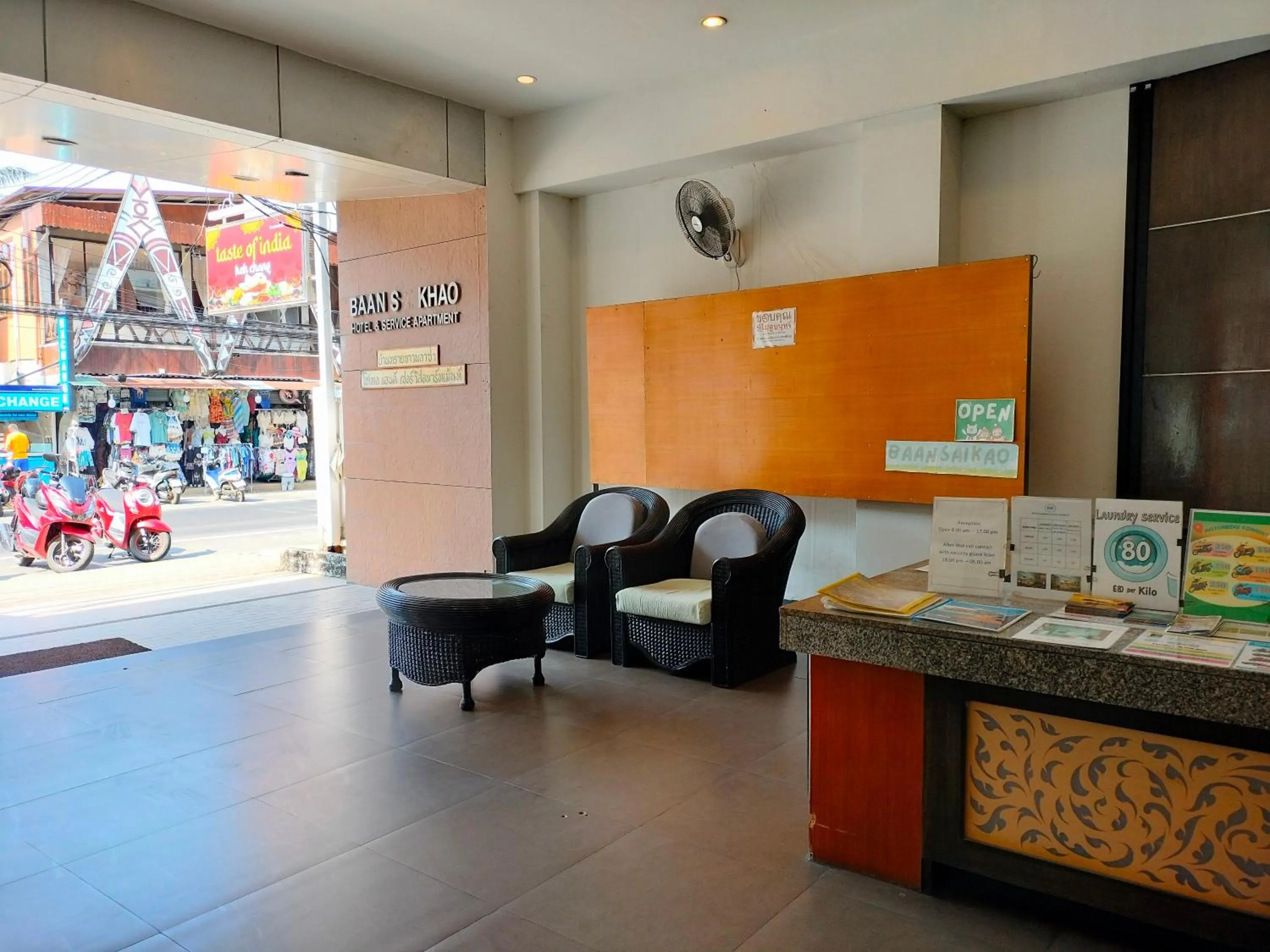 Property building in Baan Saikao Plaza Hotel & Service Apartment