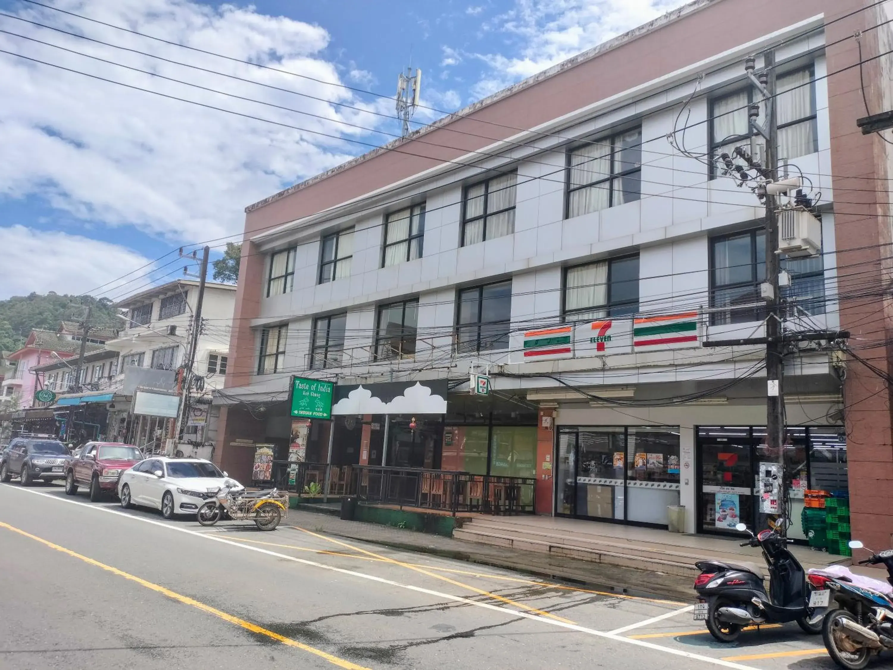 Property building in Baan Saikao Plaza Hotel & Service Apartment Property building in Baan Saikao Plaza Hotel & Service Apartment