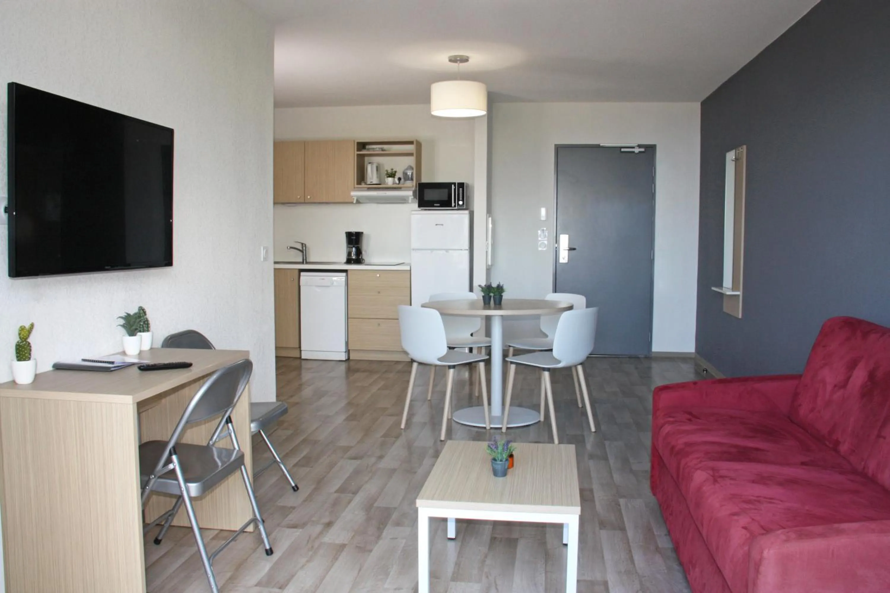 Kitchen or kitchenette, Seating Area in Residence Azureva Roquebrune Cap Martin