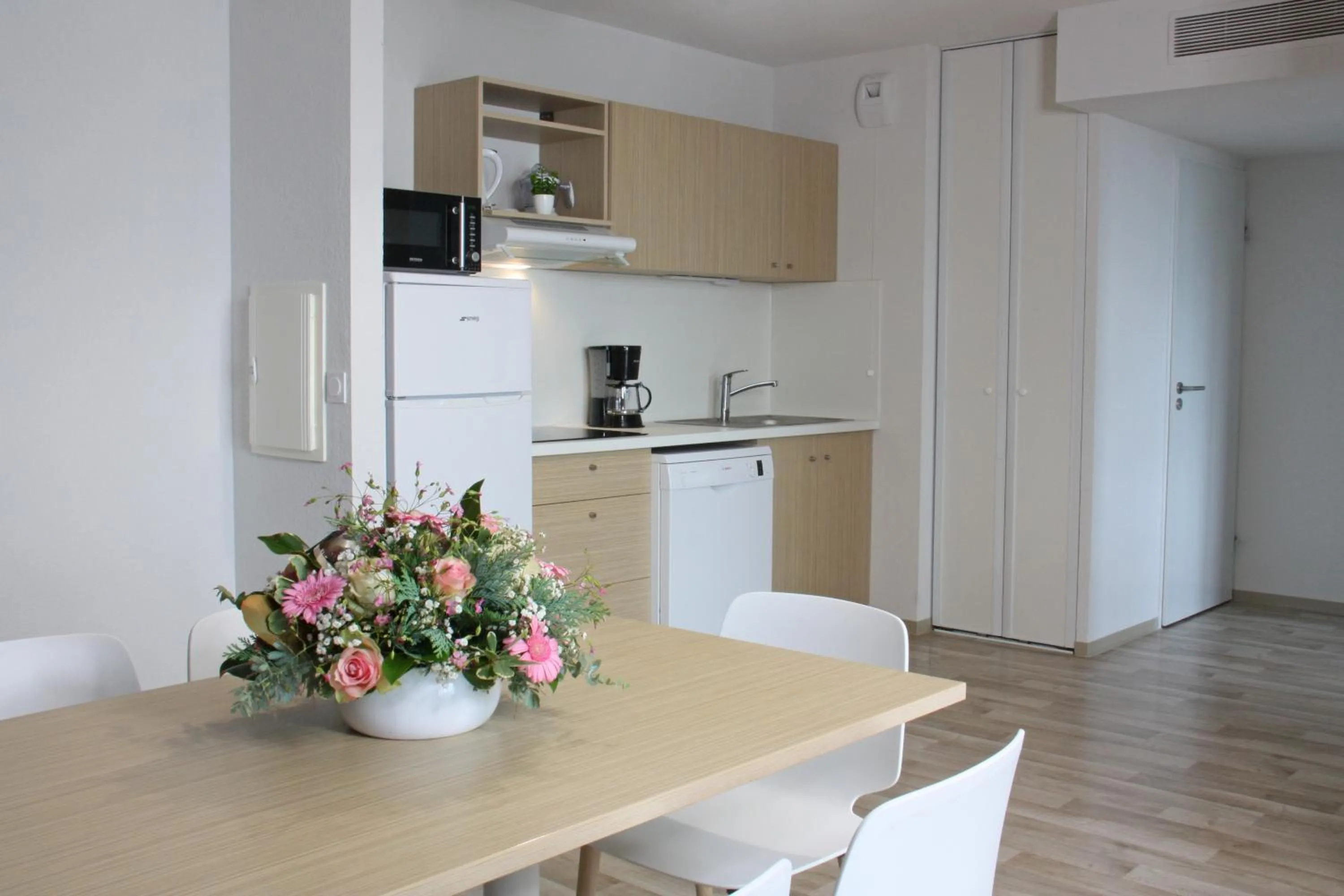 Kitchen or kitchenette, Kitchen/Kitchenette in Residence Azureva Roquebrune Cap Martin