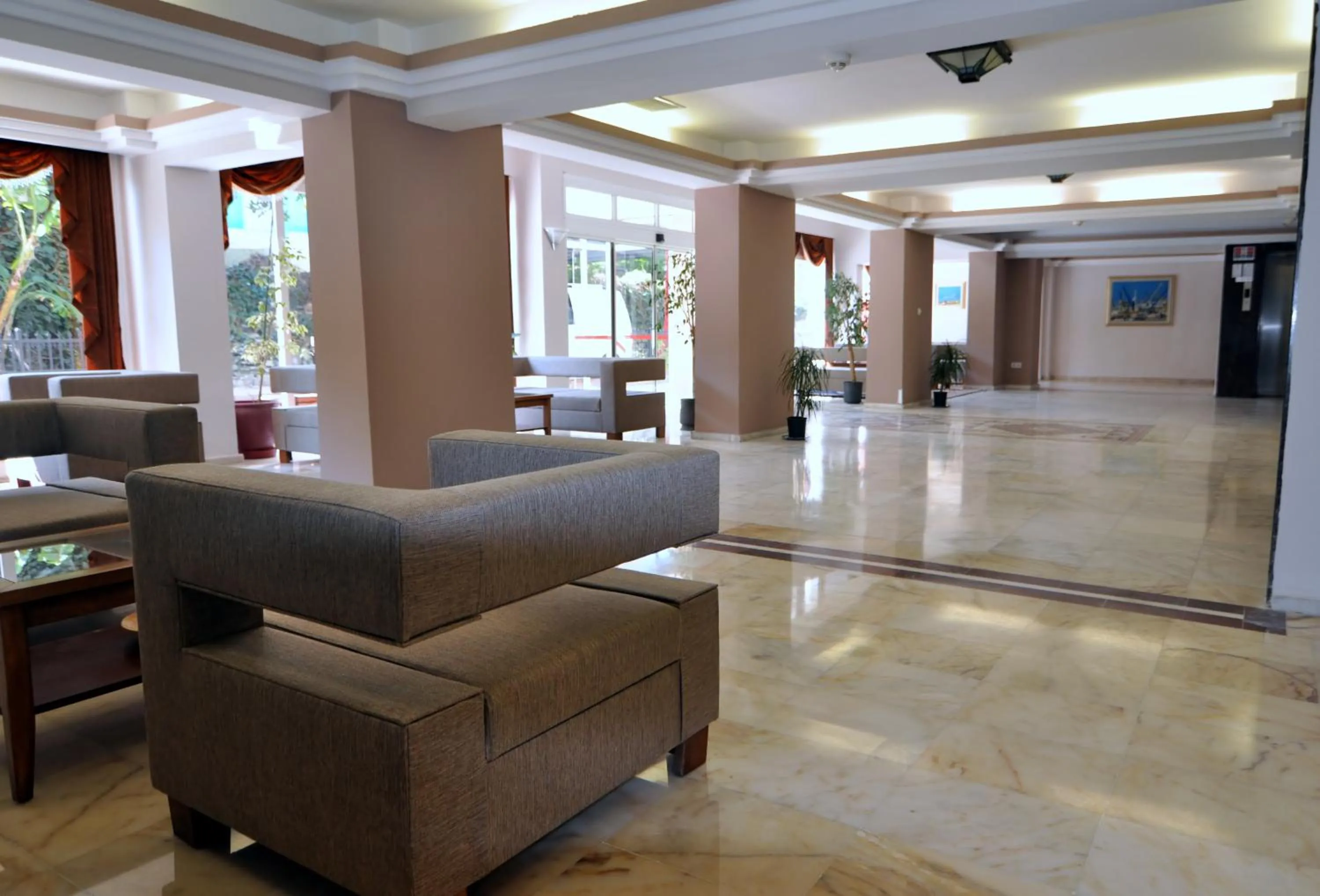 Lobby or reception in Surtel Hotel