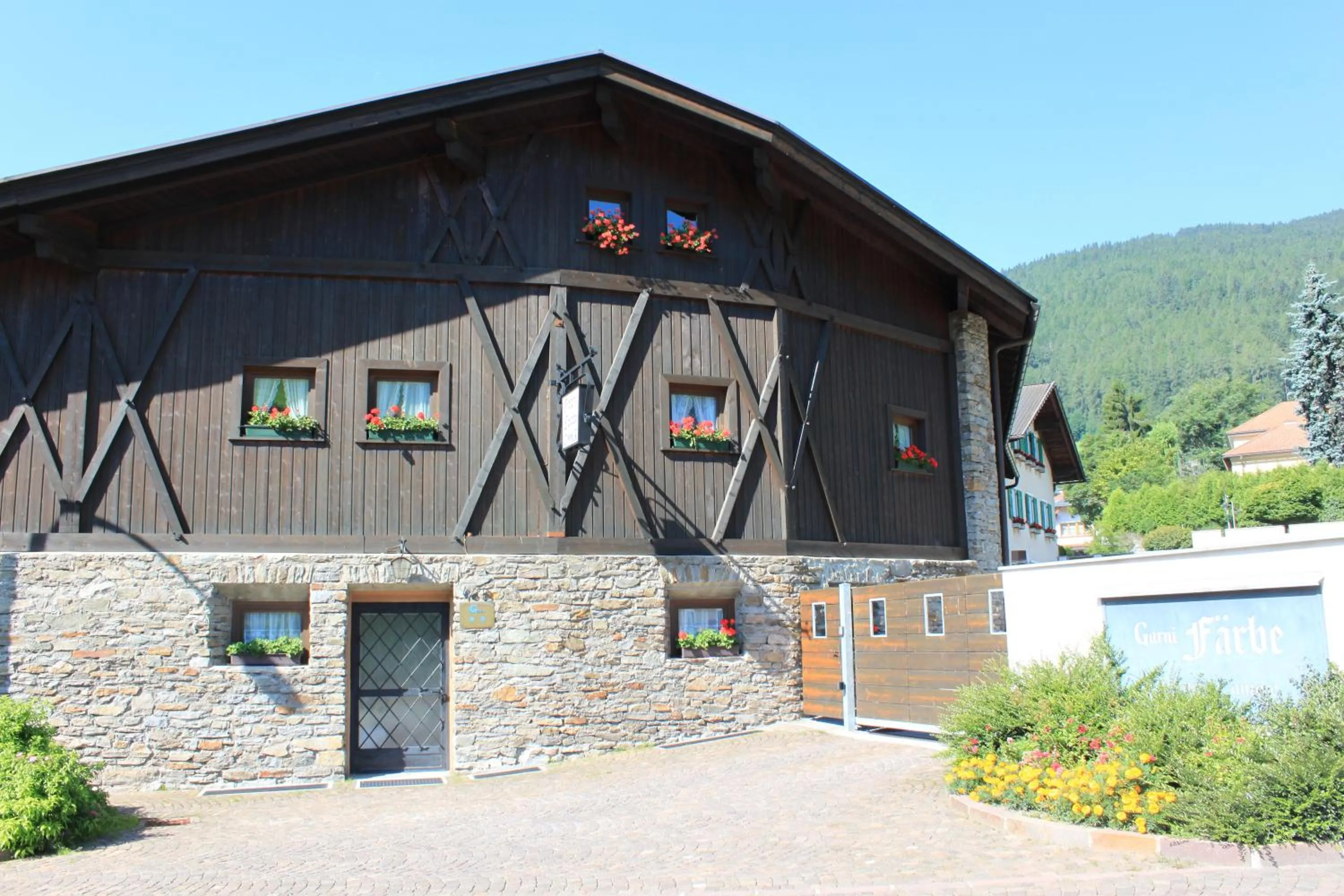 Property building in Residence die Färbe