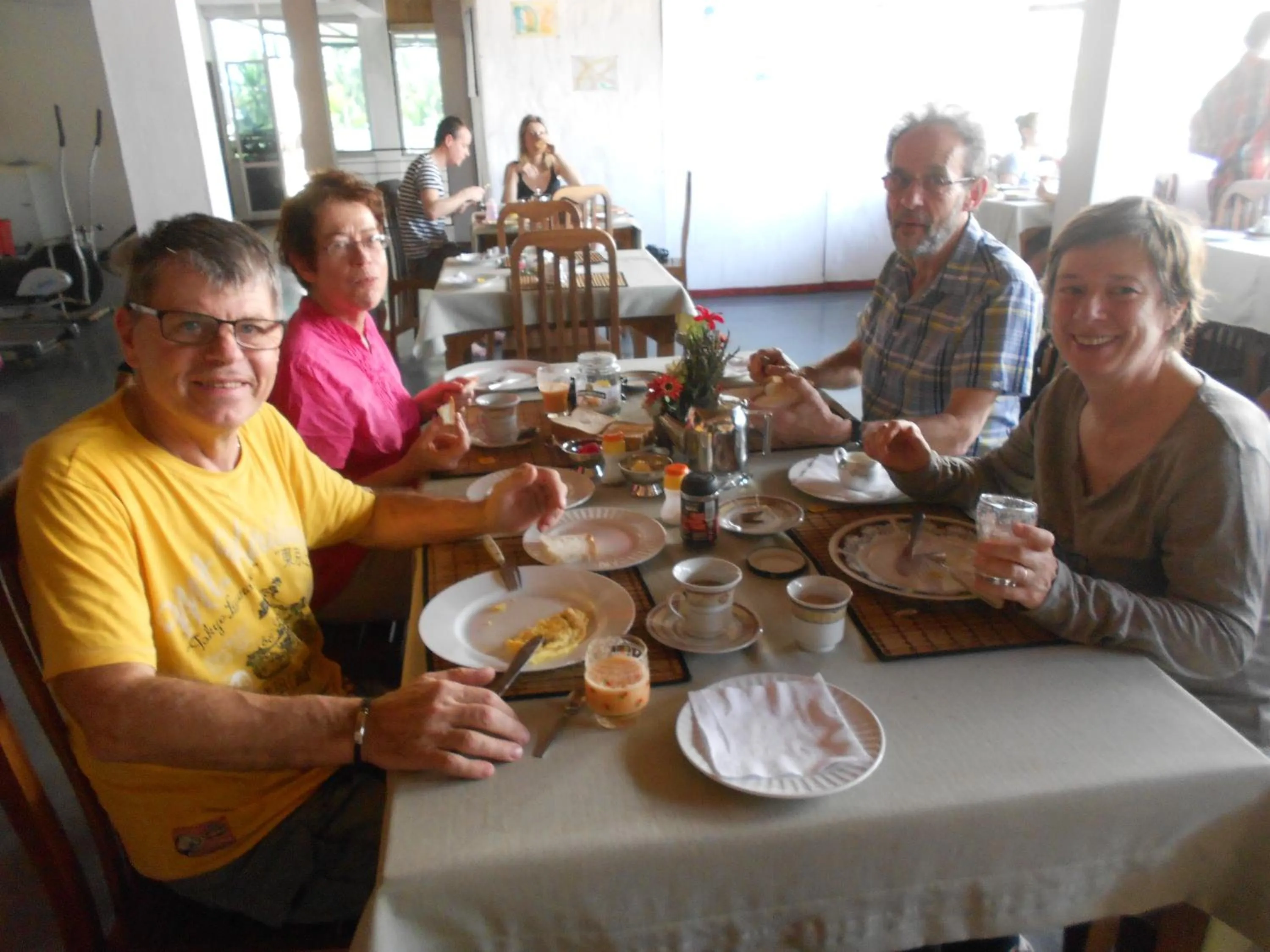 Restaurant/places to eat in Shanith Guesthouse Negombo , beach road