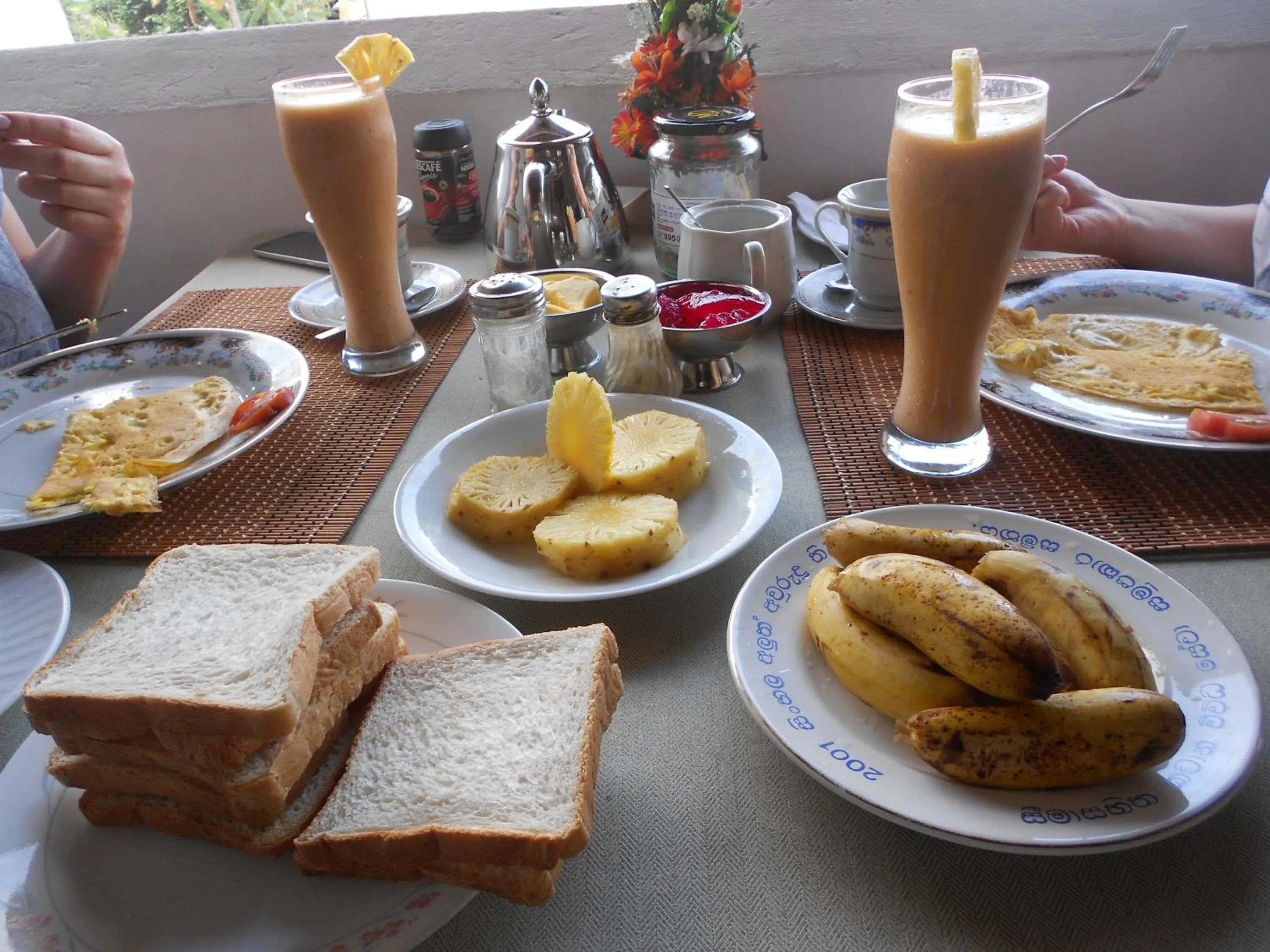 Restaurant/places to eat in Shanith Guesthouse Negombo , beach road