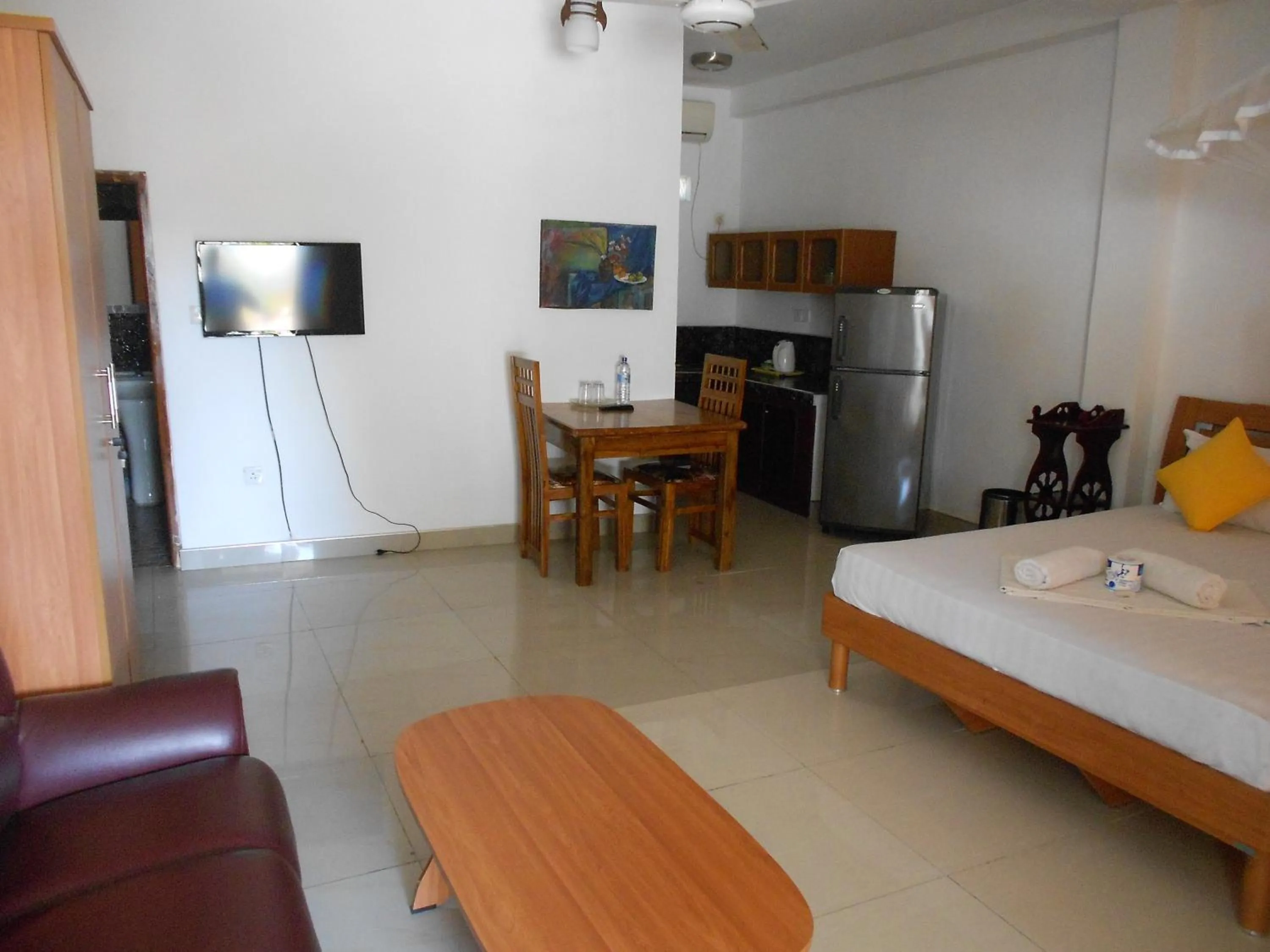 Kitchen or kitchenette in Shanith Guesthouse Negombo , beach road