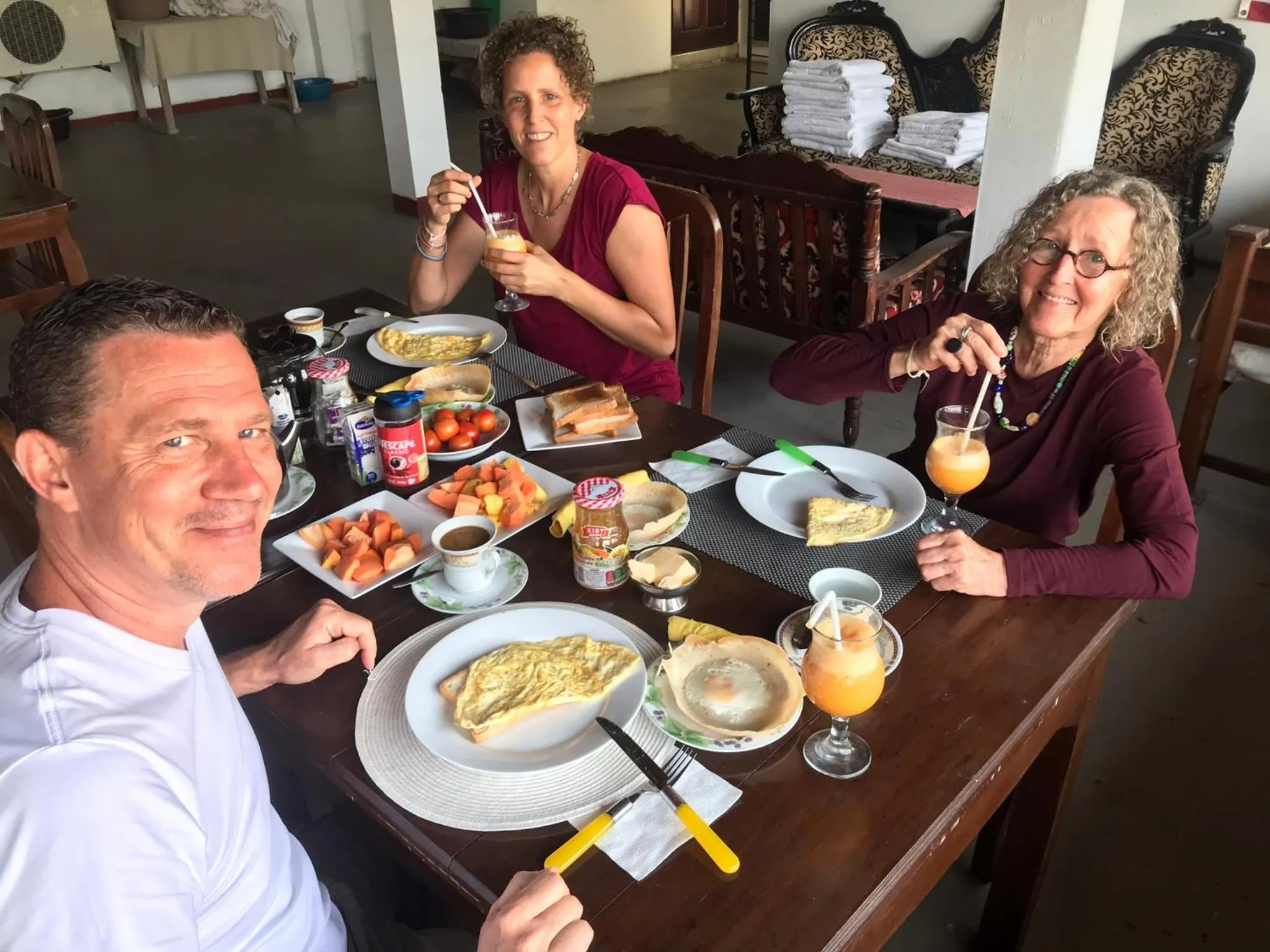 Restaurant/places to eat in Shanith Guesthouse Negombo , beach road