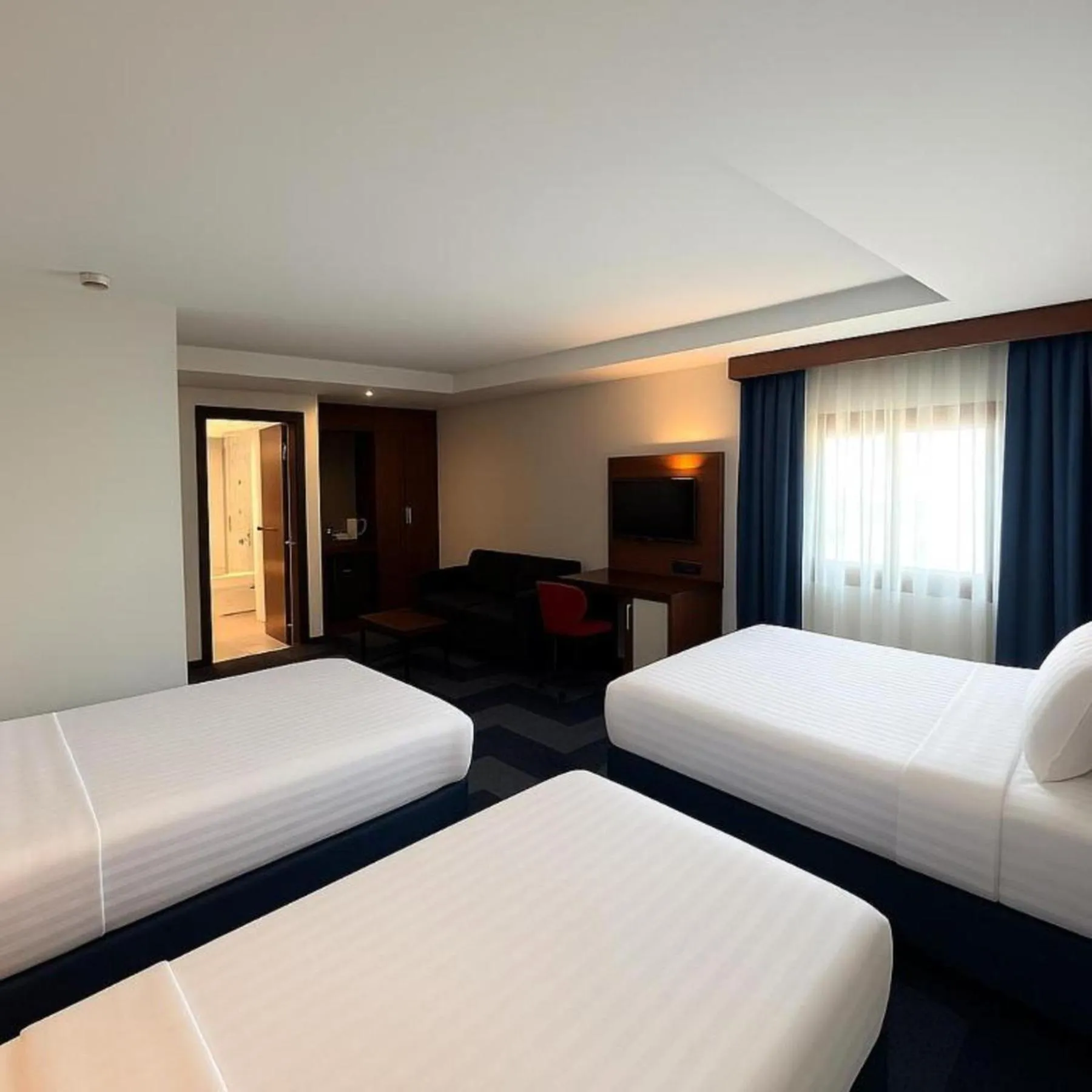 Bathroom, Bed in Taxim Express Bosphorus Hotel