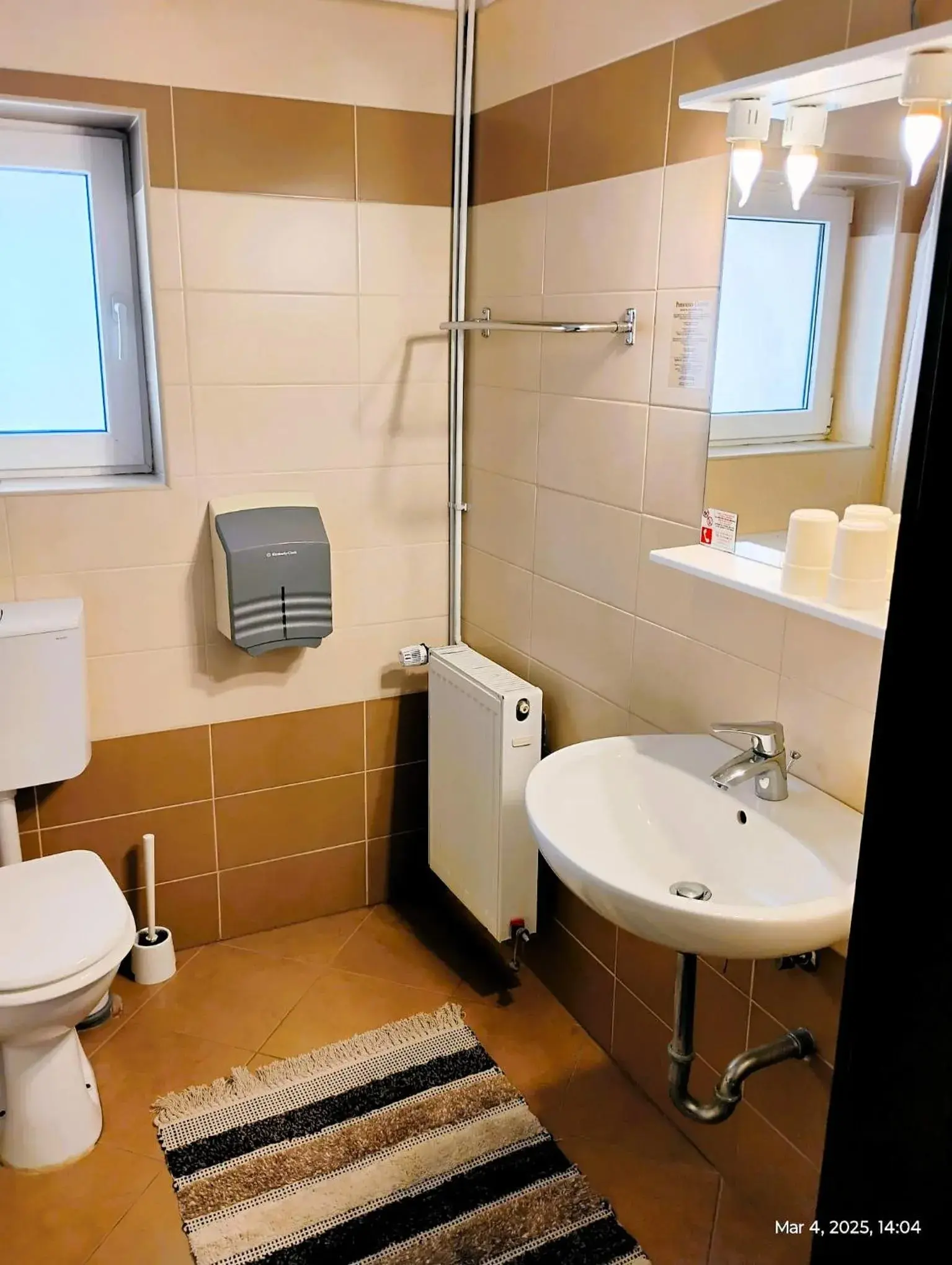 Budget Twin Room in Pensiunea Carmen - Bikers Friendly Nest Budget Twin Room in Pensiunea Carmen - Bikers Friendly Nest