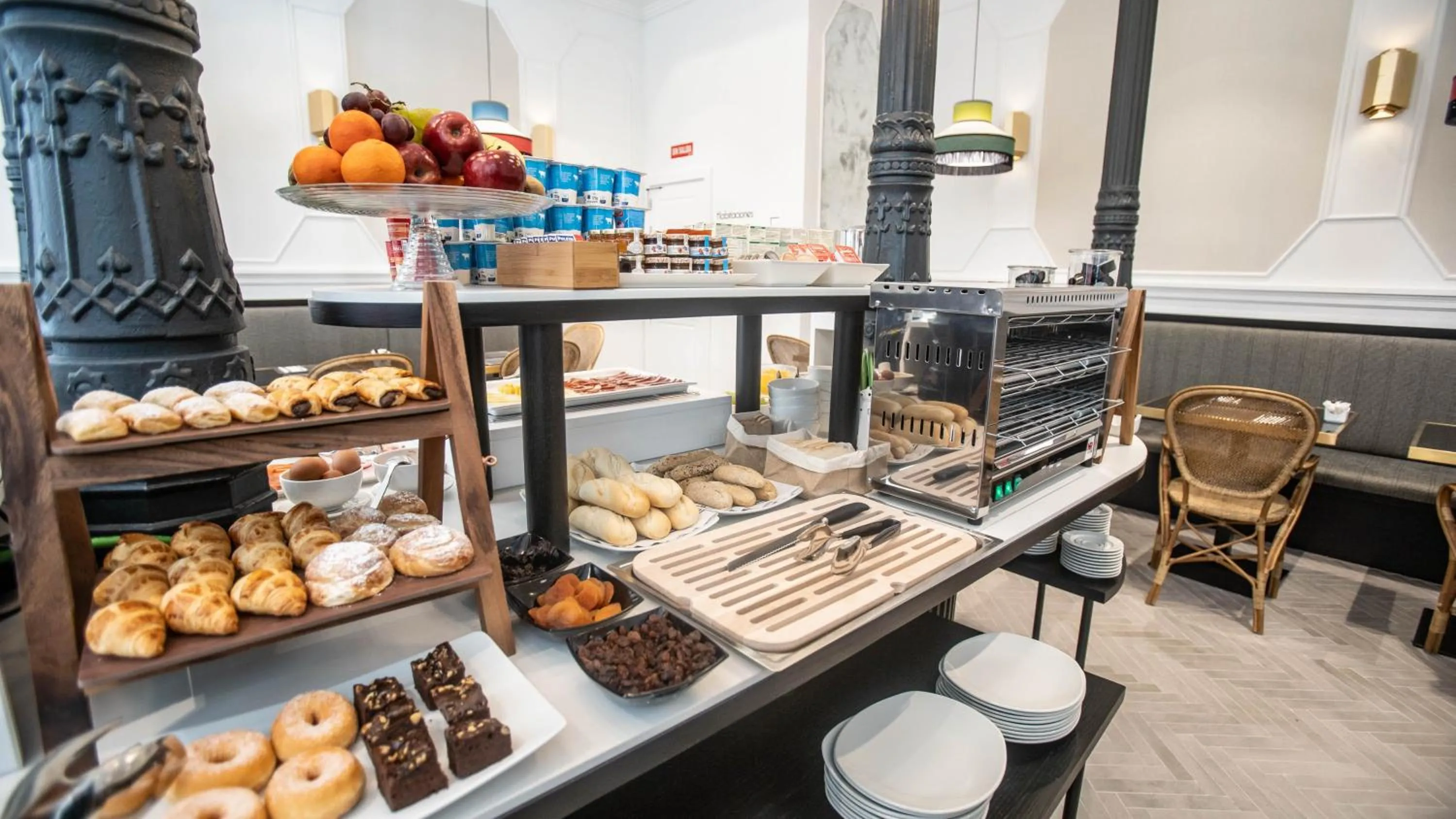 Buffet breakfast in Soho Boutique Opera