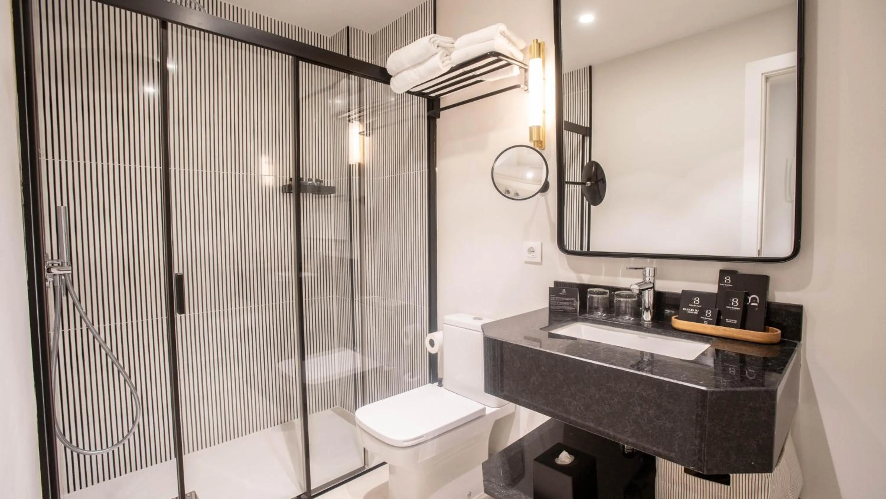 Toilet in Soho Boutique Opera