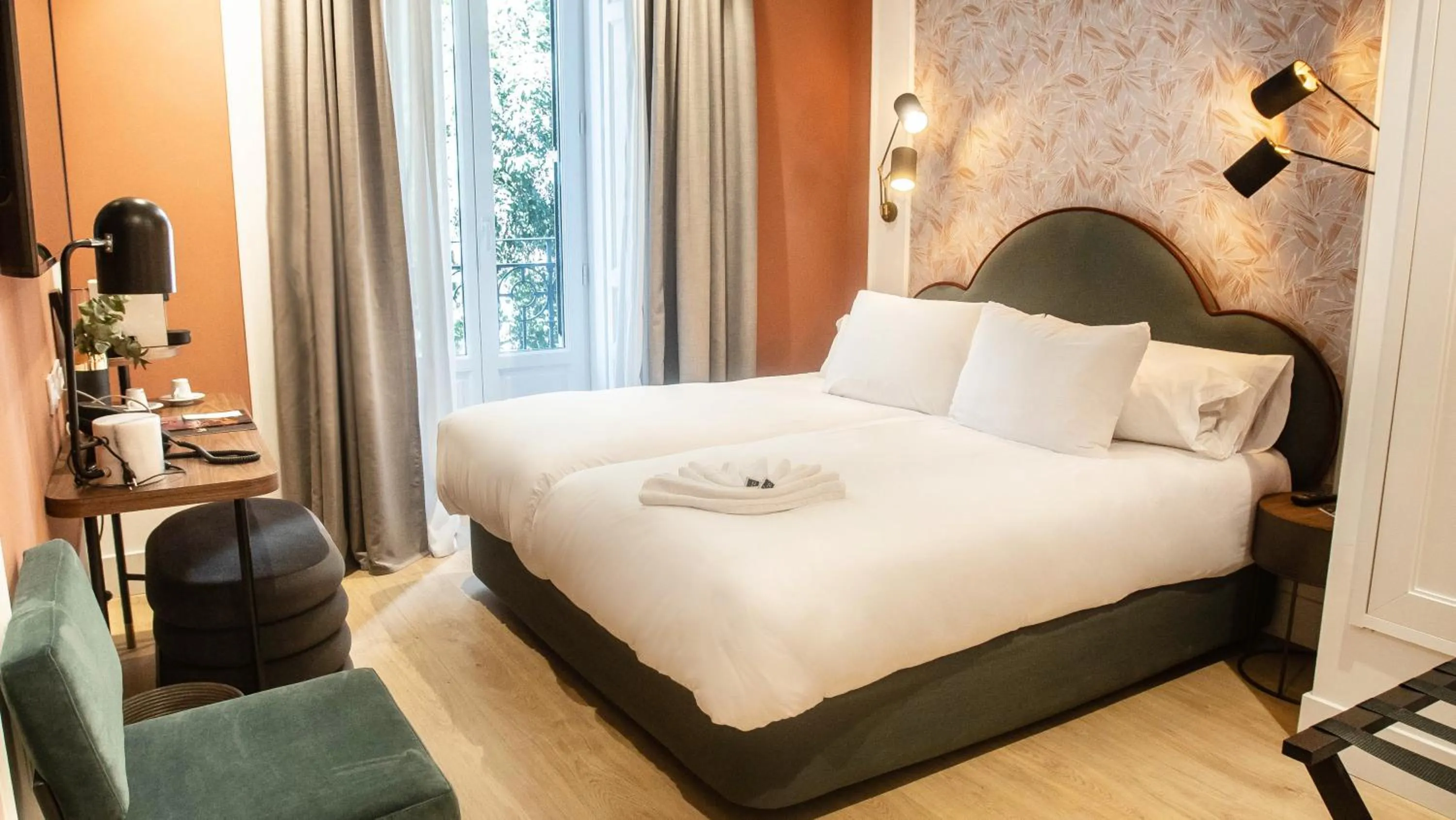 Bedroom, Bed in Soho Boutique Opera