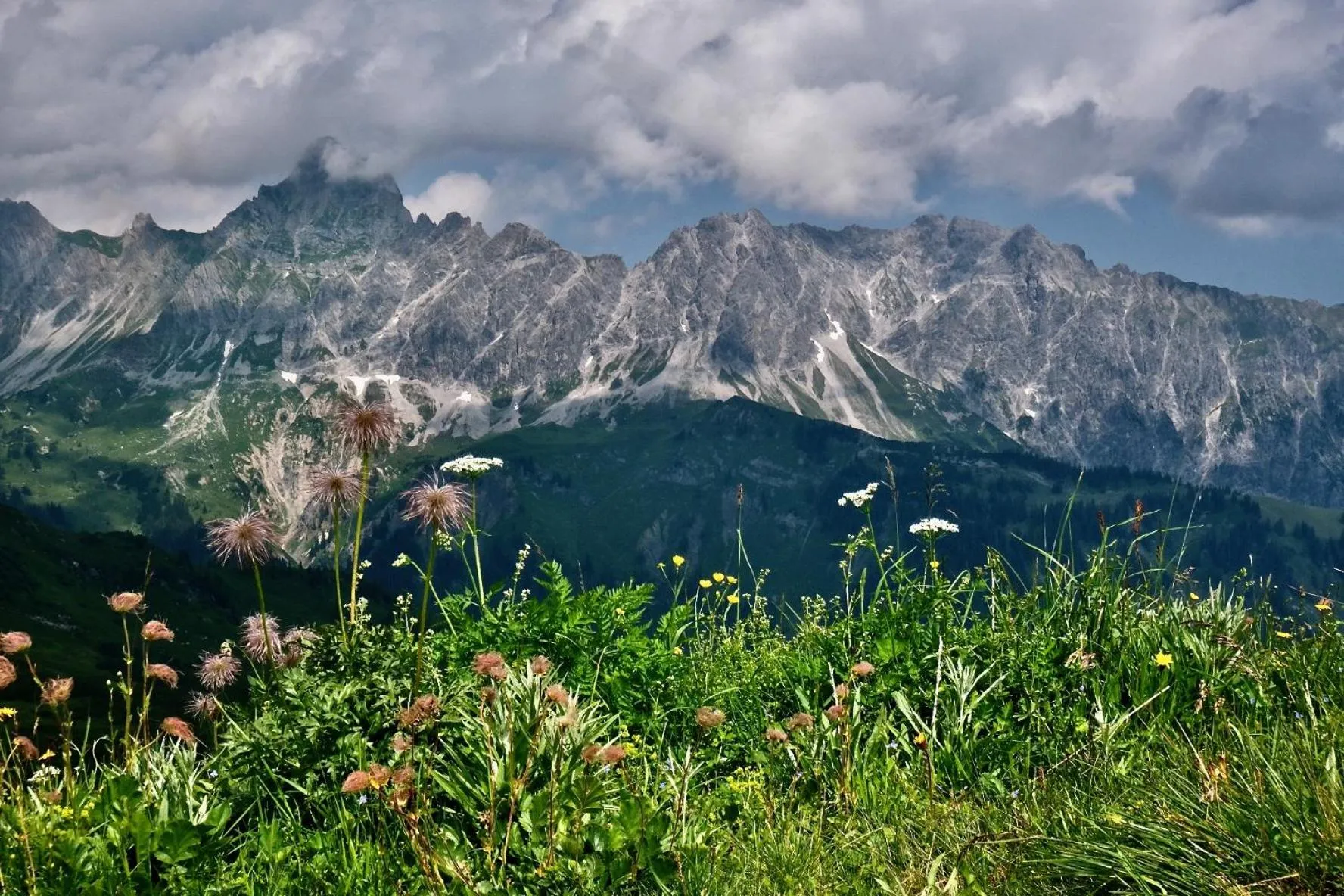 Hiking in Appart Laijola