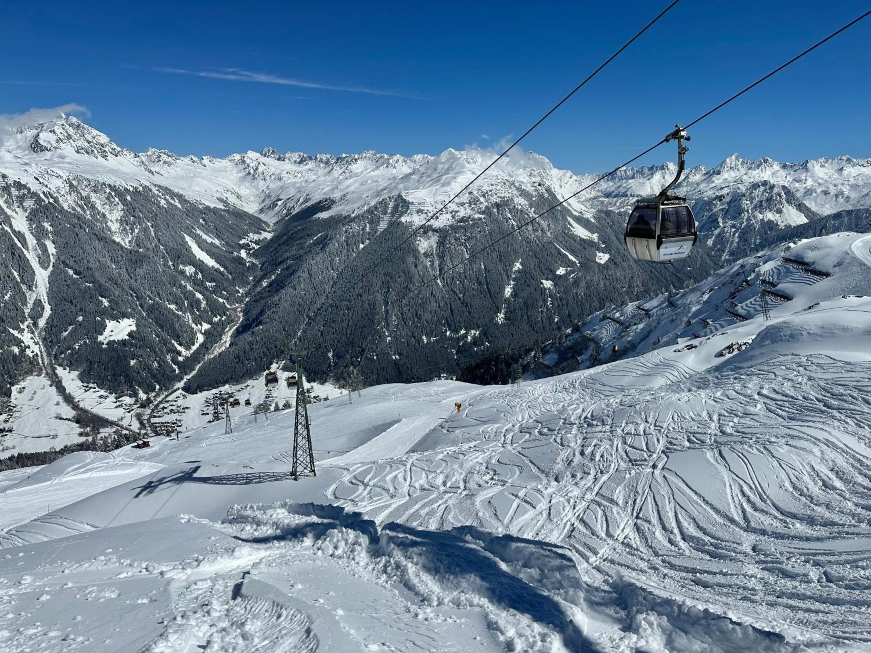 Skiing in Appart Laijola