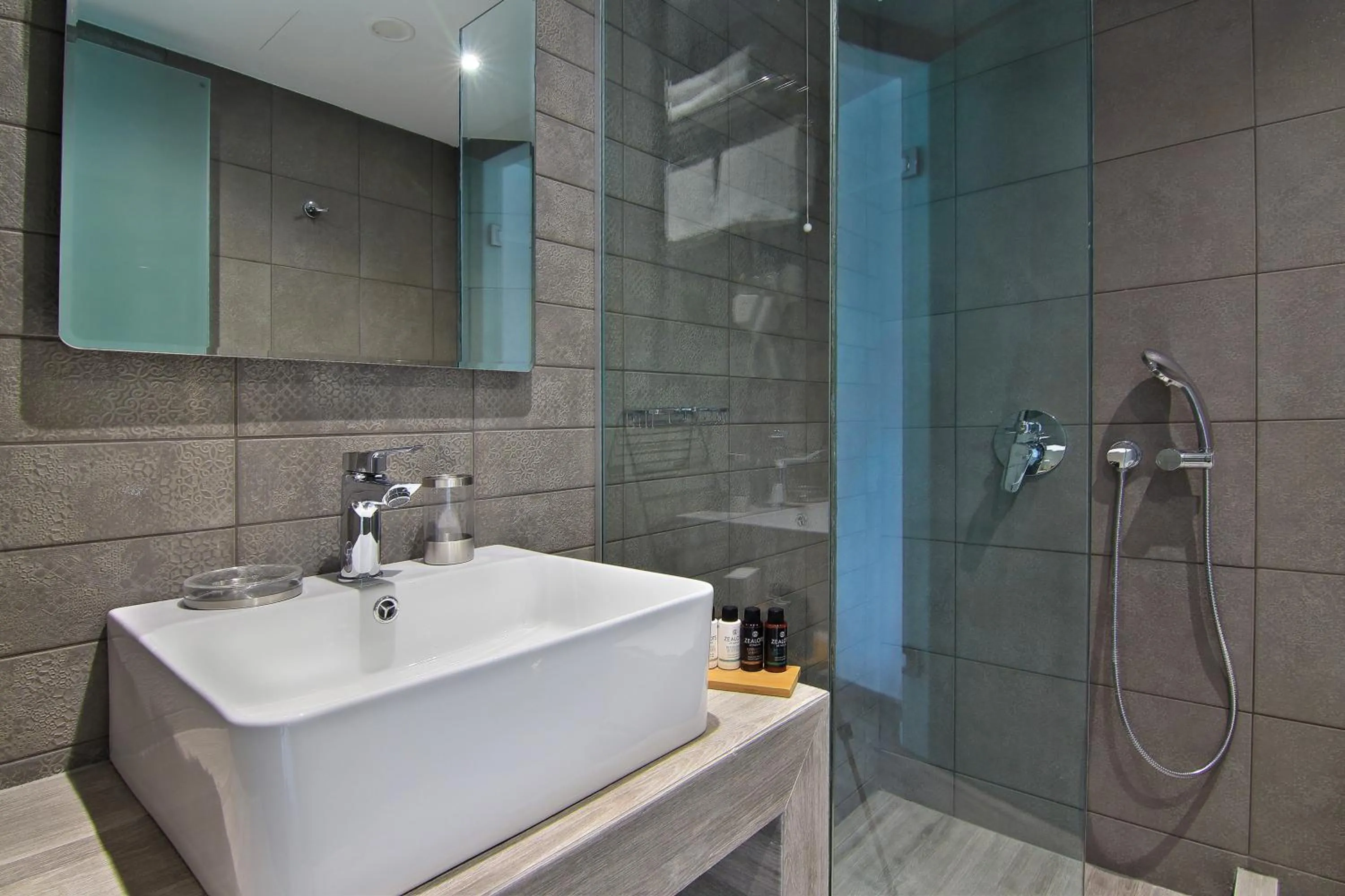 Shower in Maison 66, Riviera Hotels