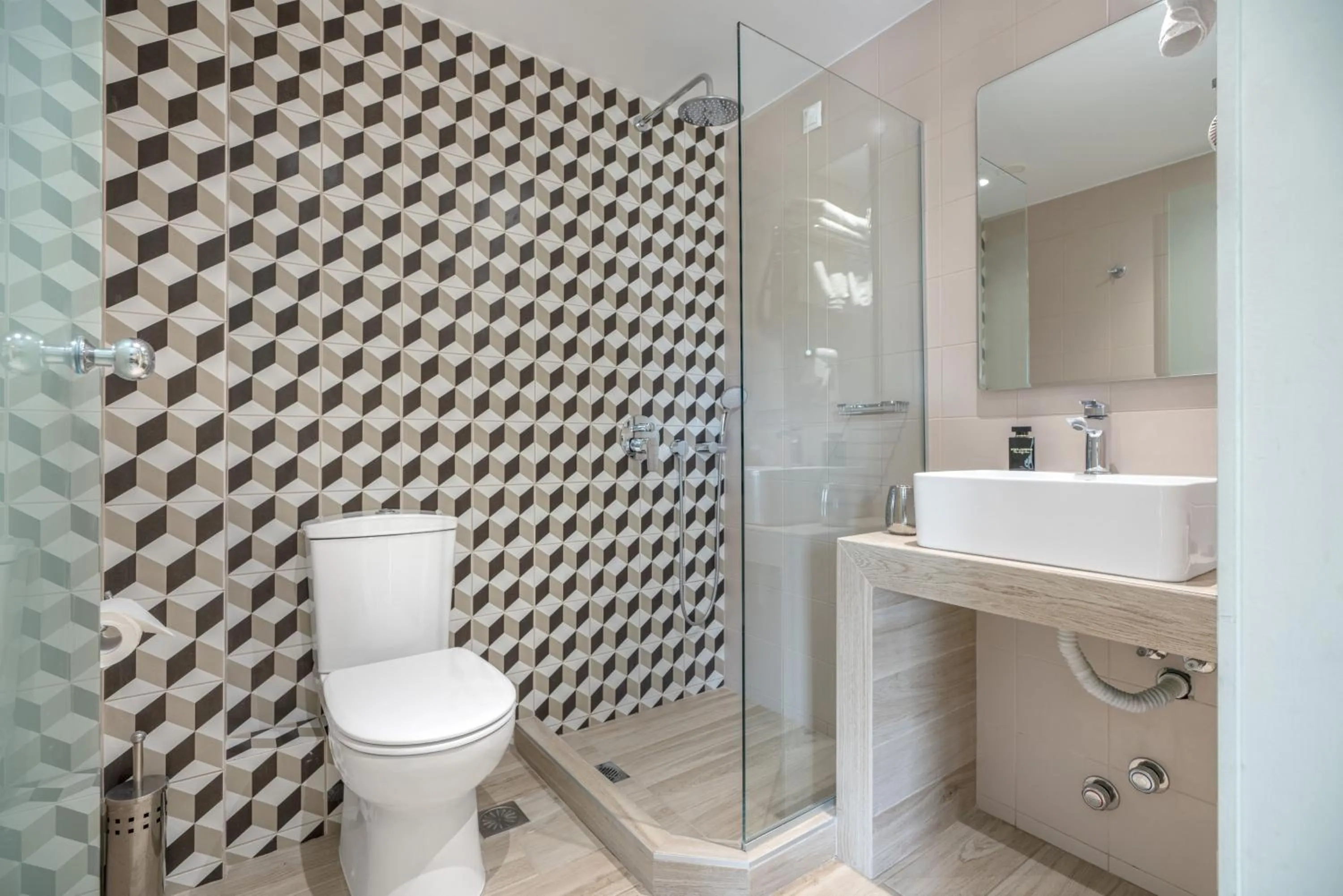 Shower in Maison 66, Riviera Hotels