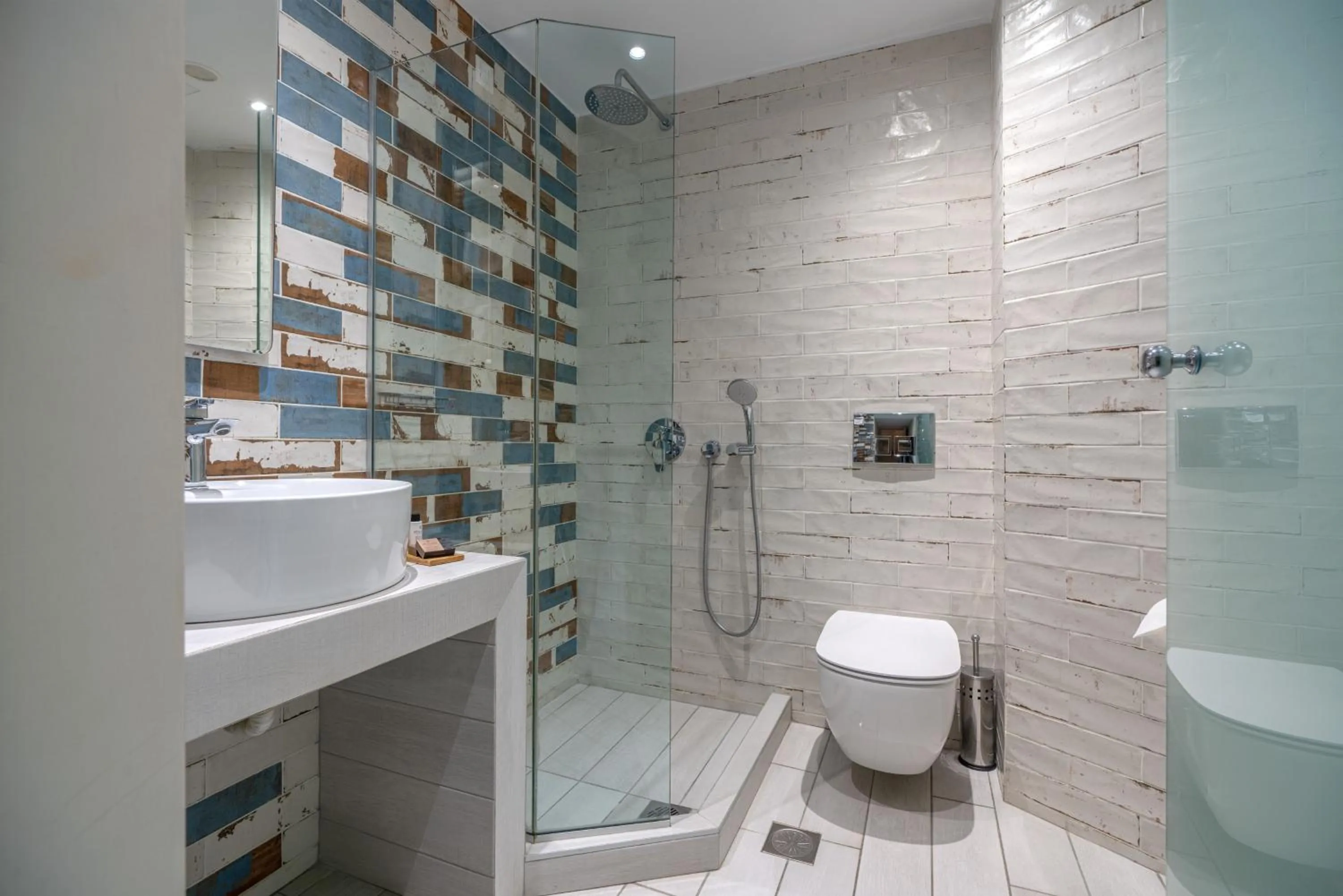 Shower in Maison 66, Riviera Hotels