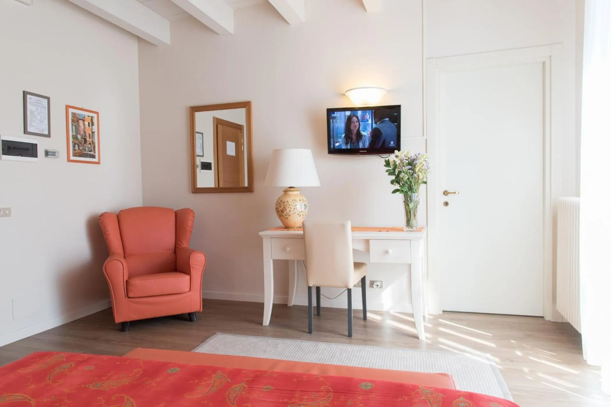 TV and multimedia in Hotel Antica Stallera