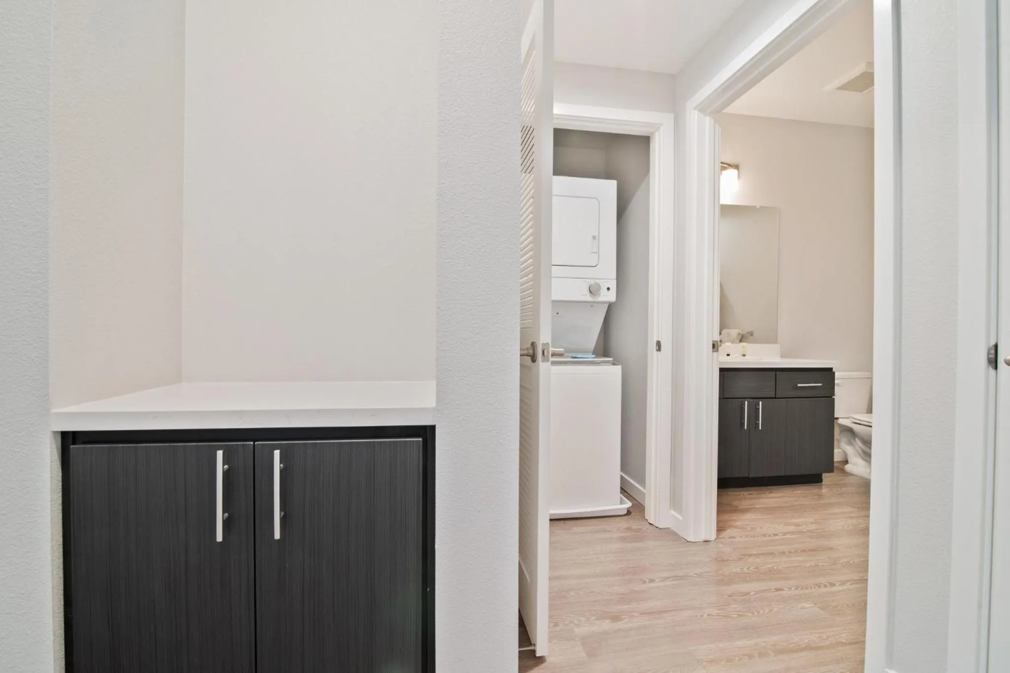 Bathroom in Bluebird Suites in Menlo Park