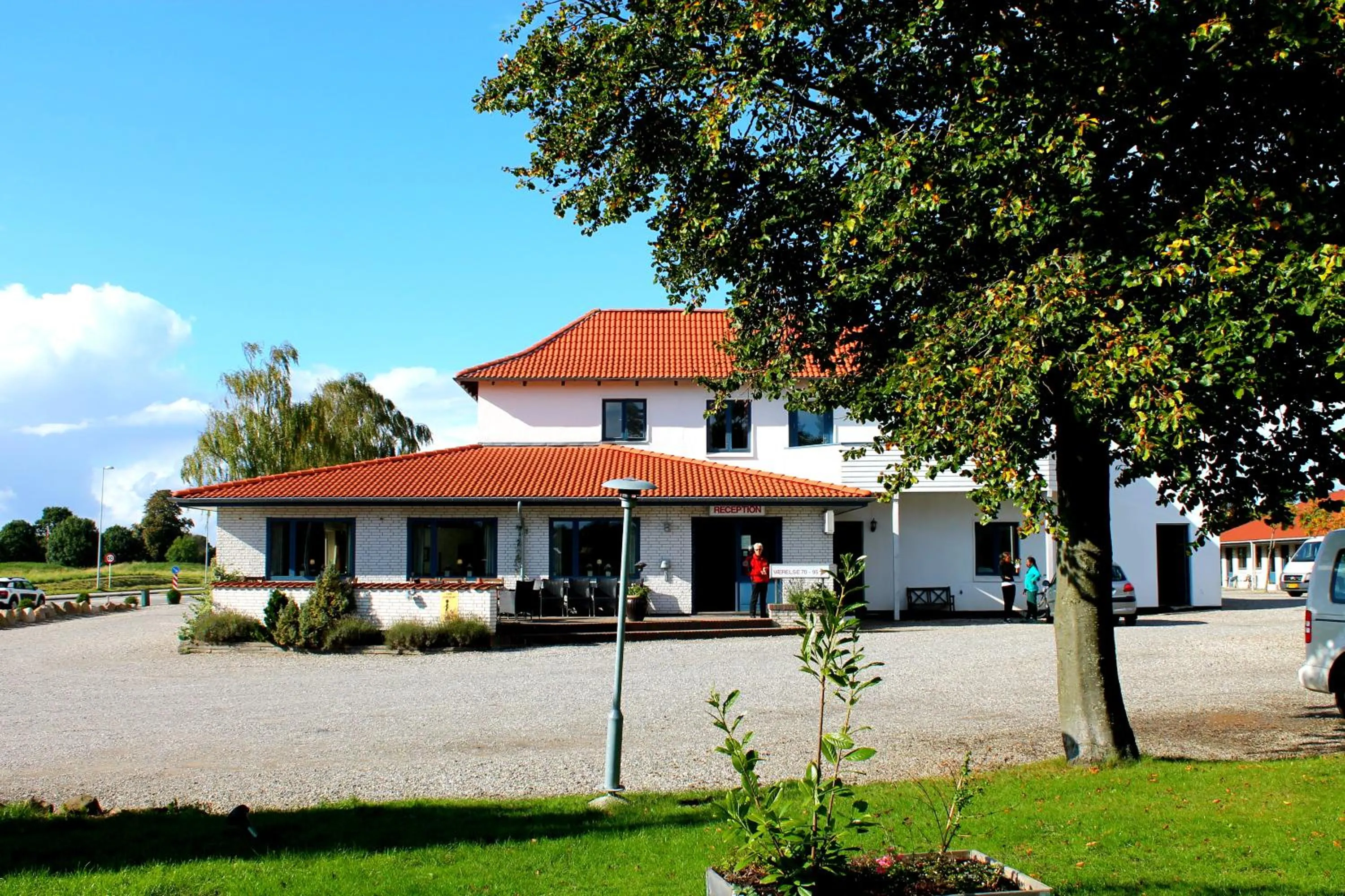 Communal lounge/ TV room in Medio Apartments