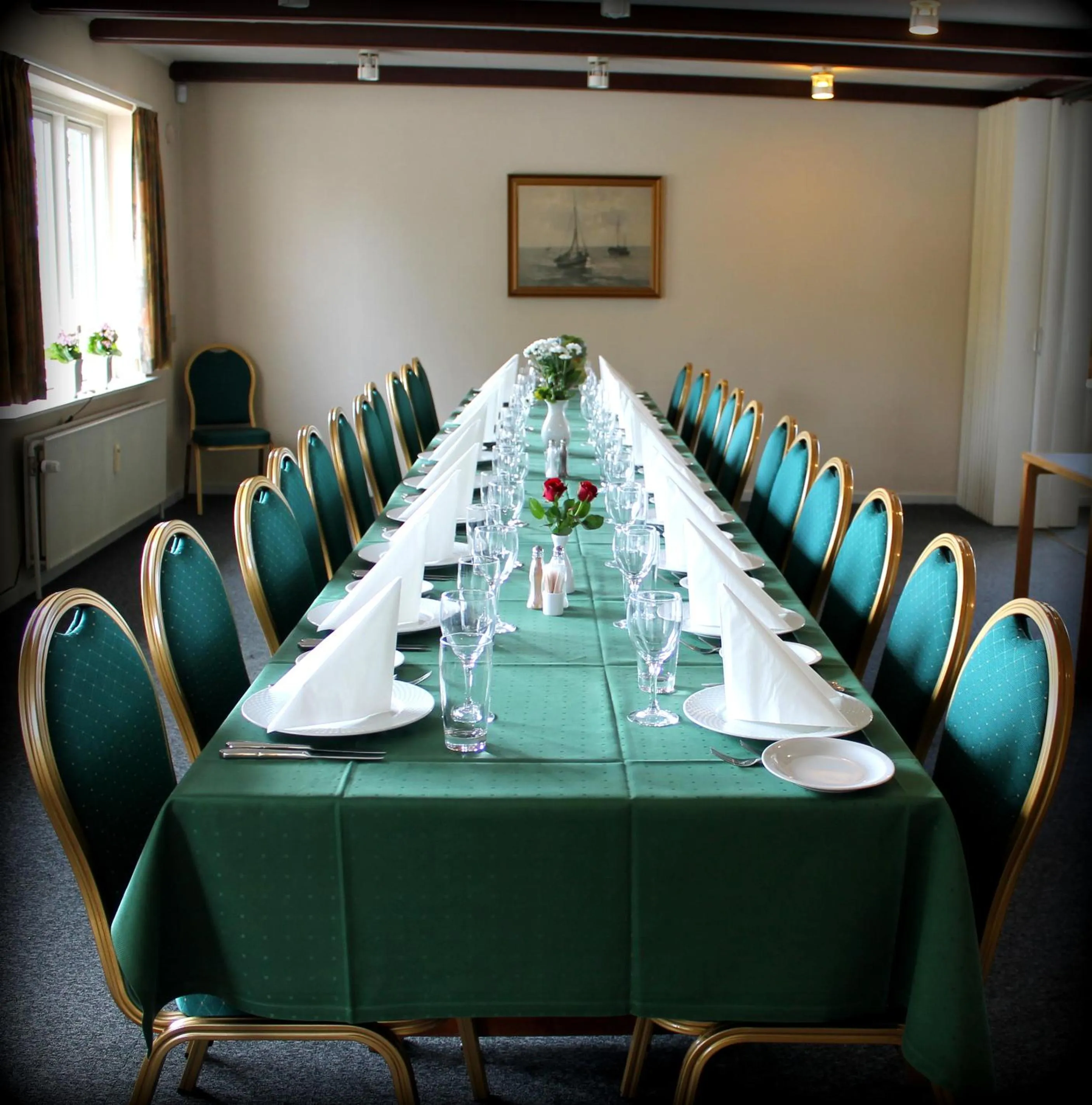 Restaurant/places to eat in Medio Apartments