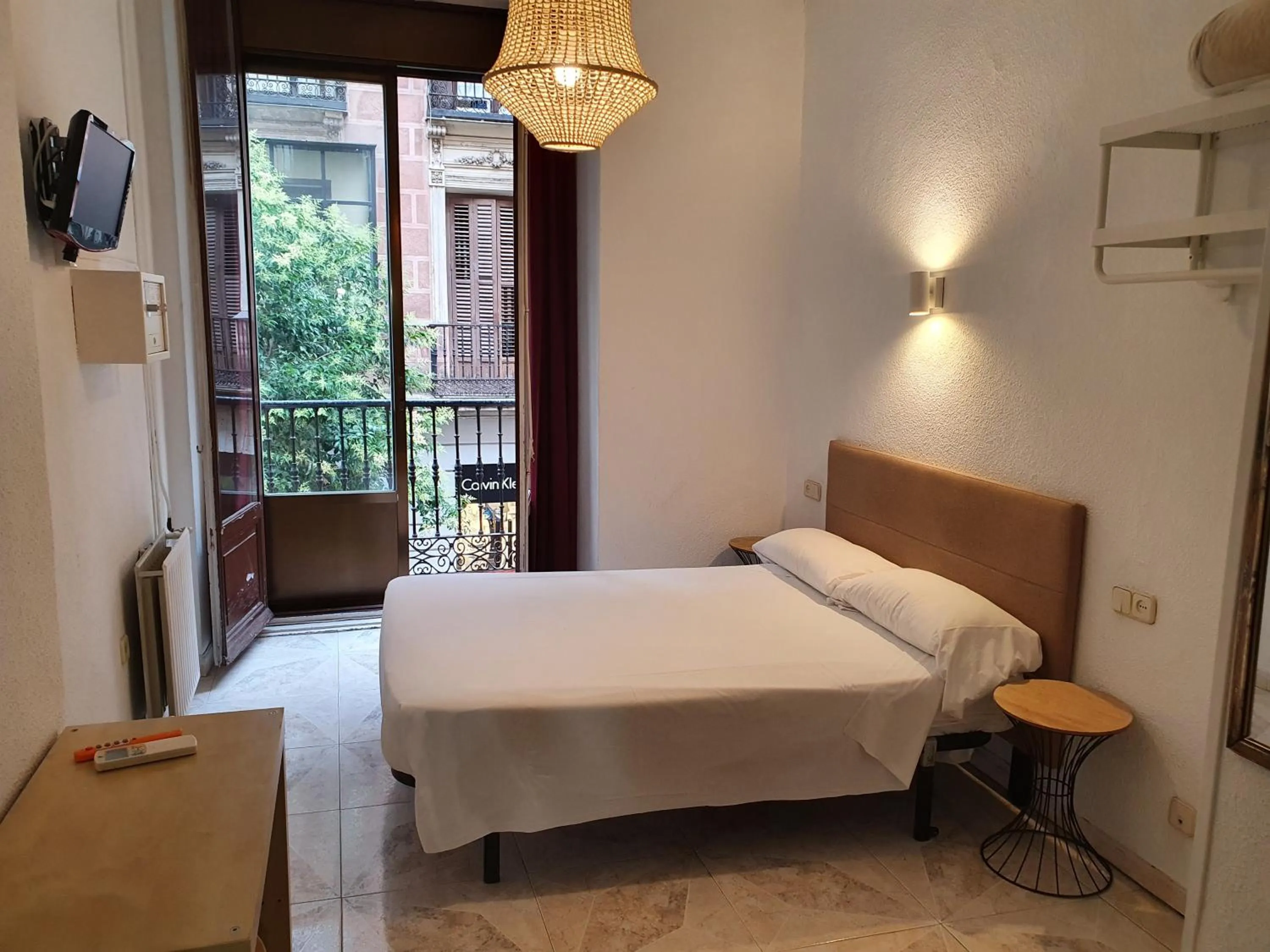 Photo of the whole room in Fuencarral Kryse&Breogan