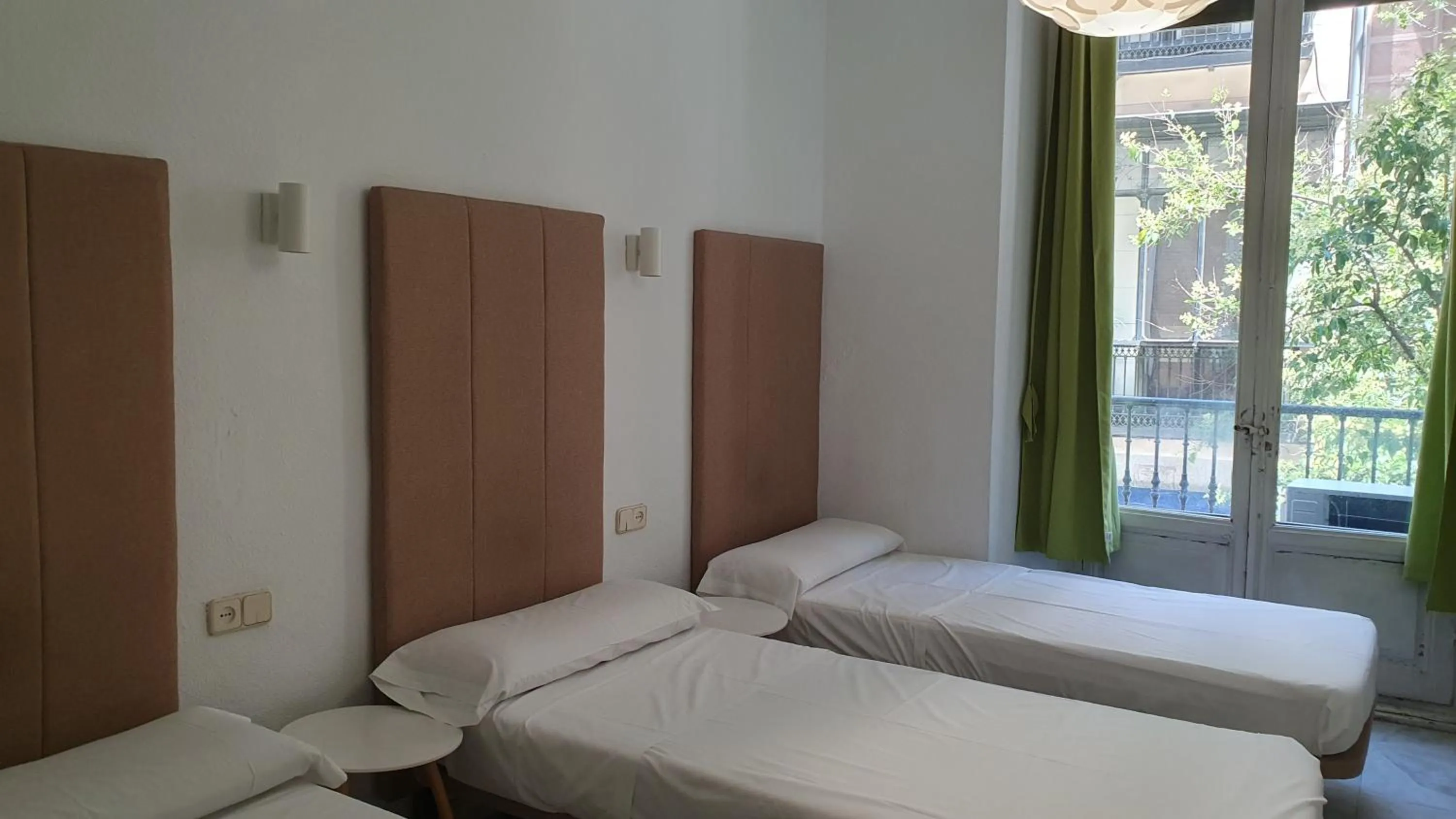 Photo of the whole room in Fuencarral Kryse&Breogan